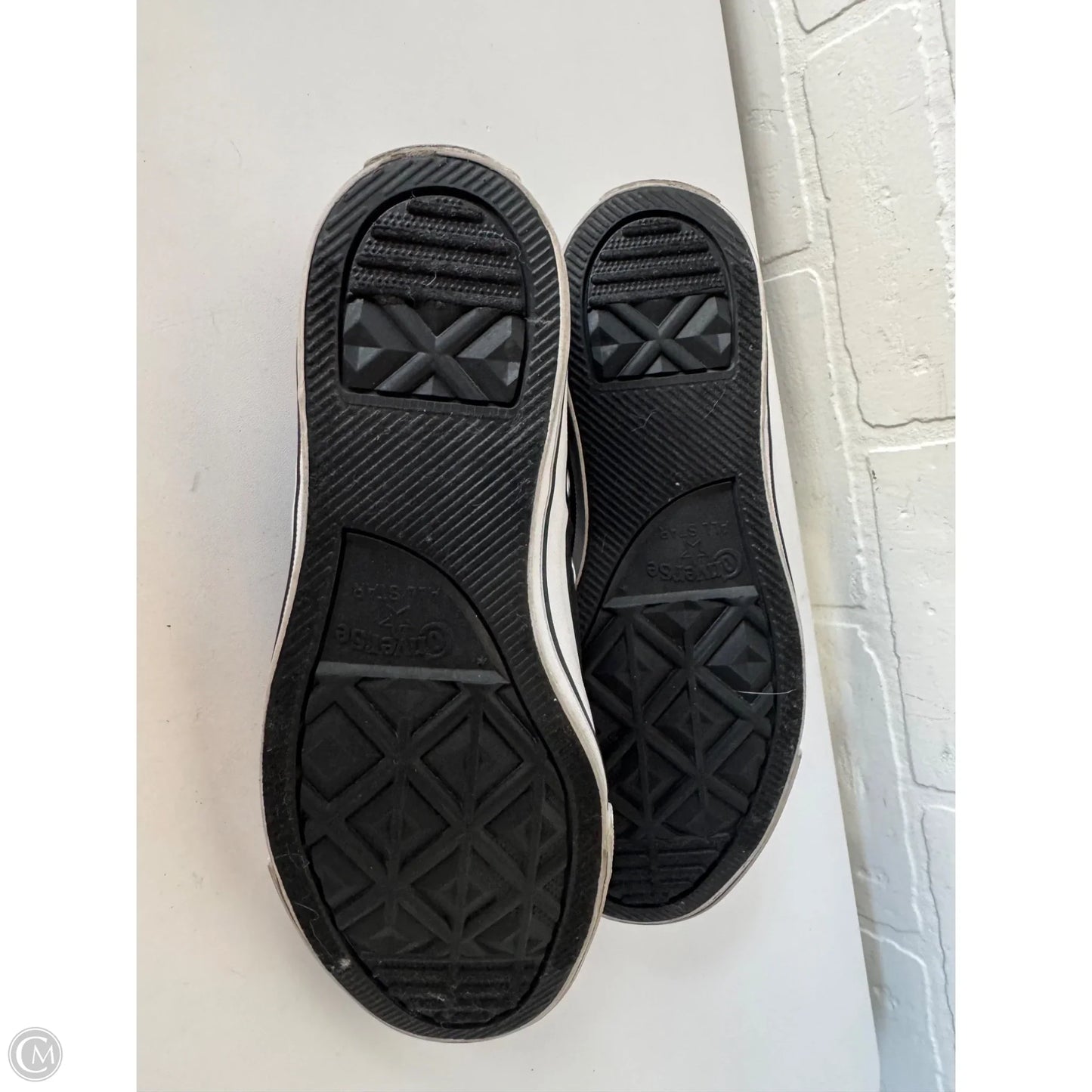 Shoes Sneakers By Converse In Black & White, Size: 7