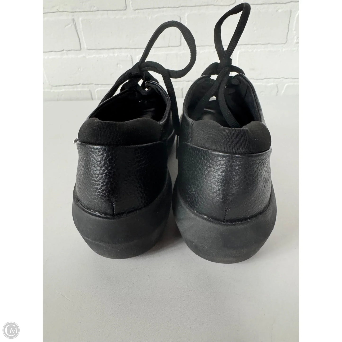 Shoes Sneakers By Clarks In Black, Size: 6.5