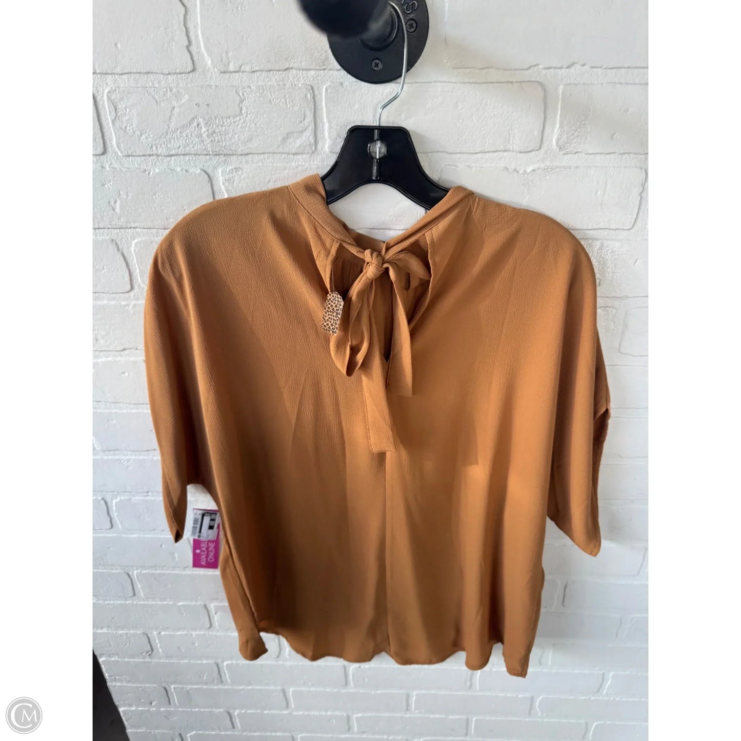 Top Short Sleeve By Cme In Tan, Size: S