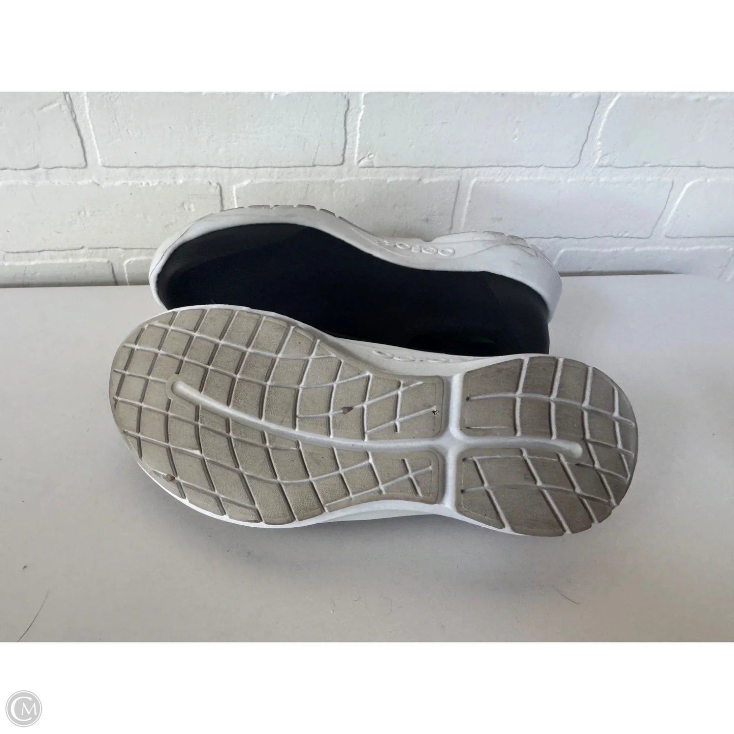 Shoes Flats By Oofos In Black, Size: 9.5