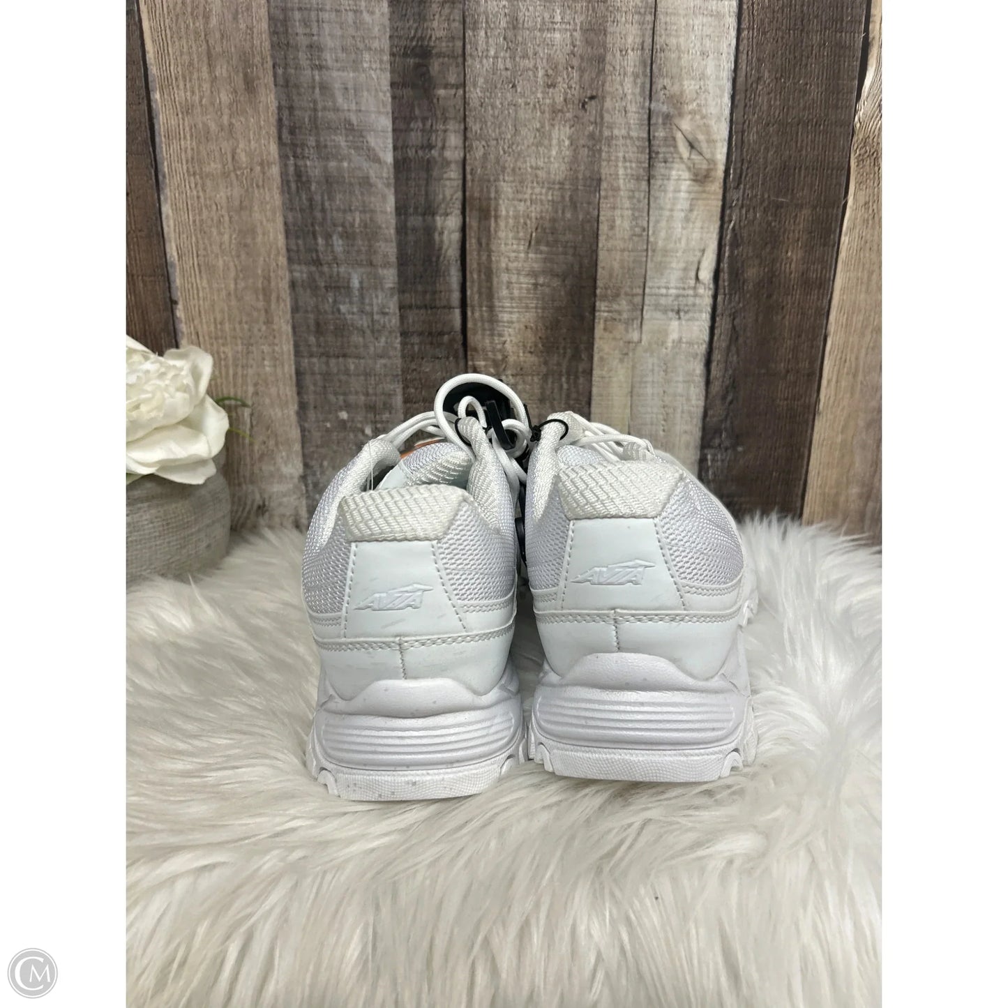 Shoes Athletic By Avia In White, Size: 12