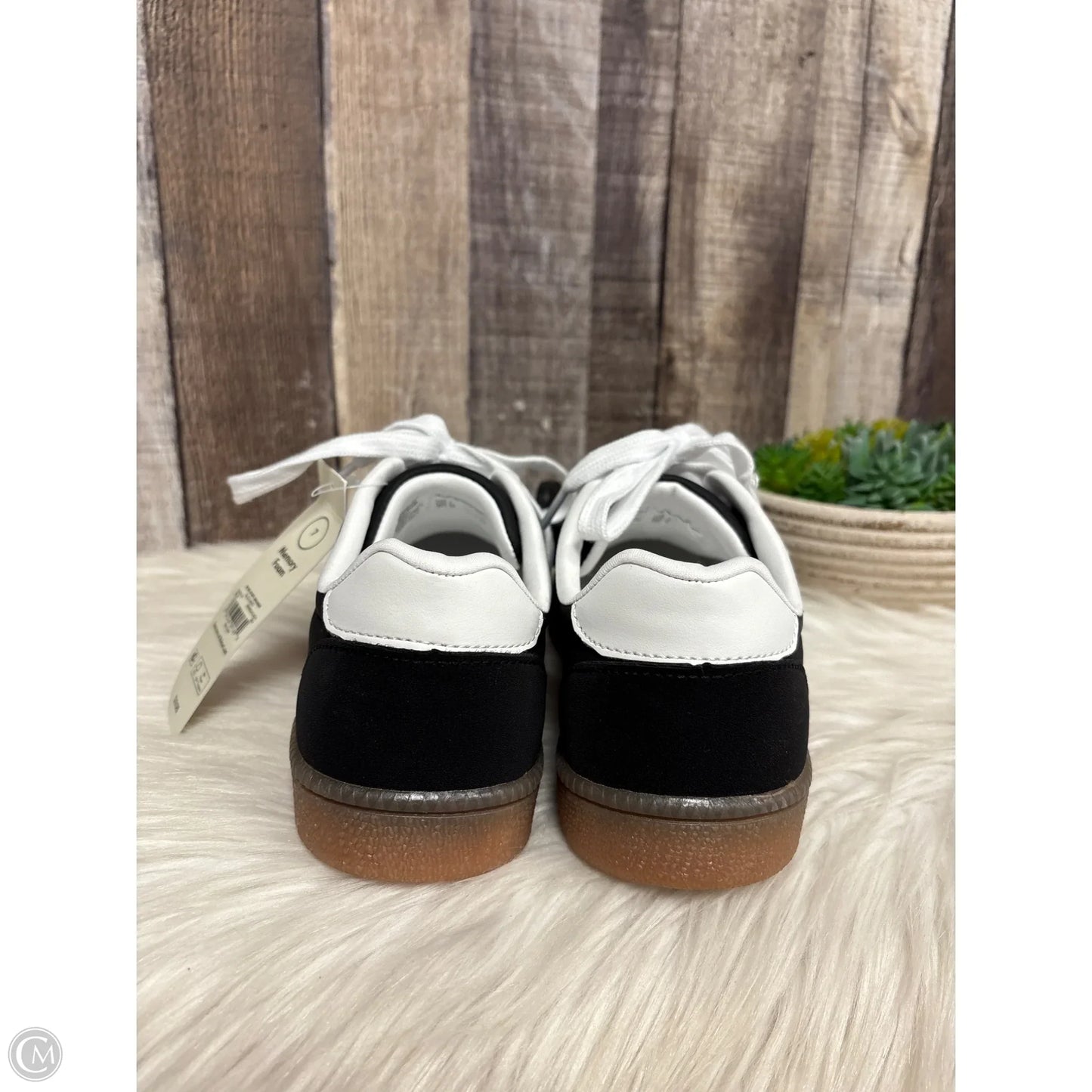 Shoes Sneakers By No Boundaries In Black & White, Size: 7