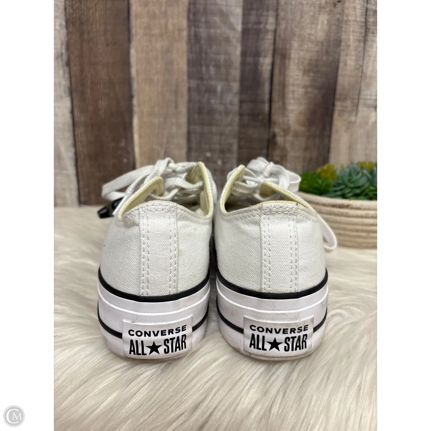Shoes Sneakers By Converse In White, Size: 6