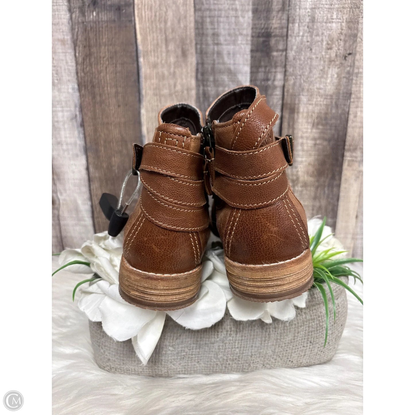 Boots Ankle Flats By Clarks In Brown, Size: 7.5