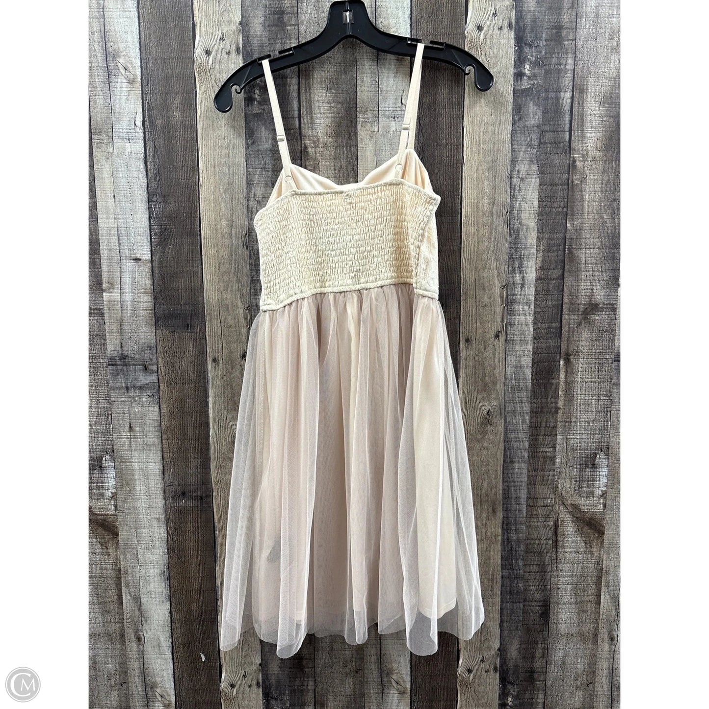 Dress Casual Short By Xhilaration In Beige, Size: M