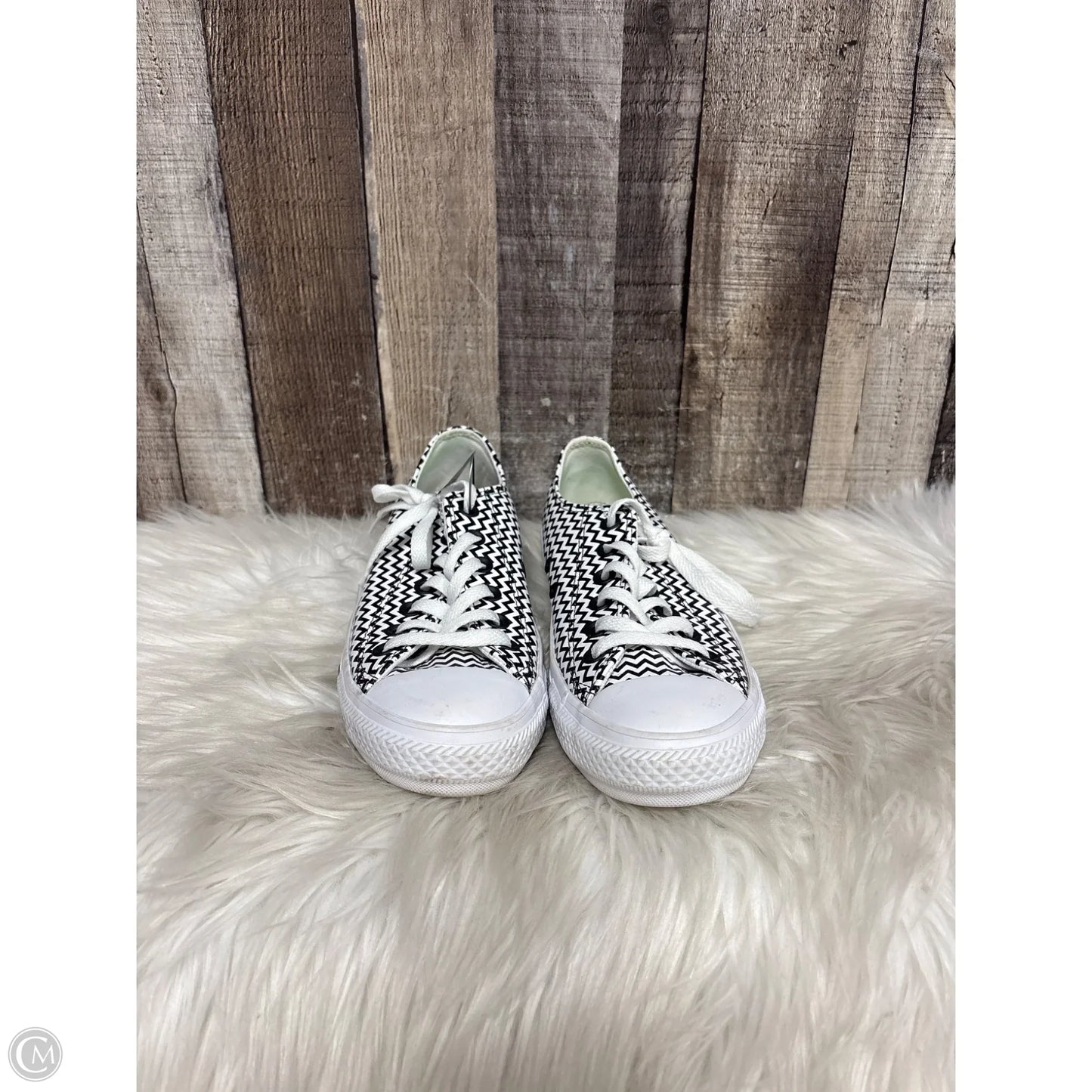 Shoes Sneakers By Converse In Black & White, Size: 6.5