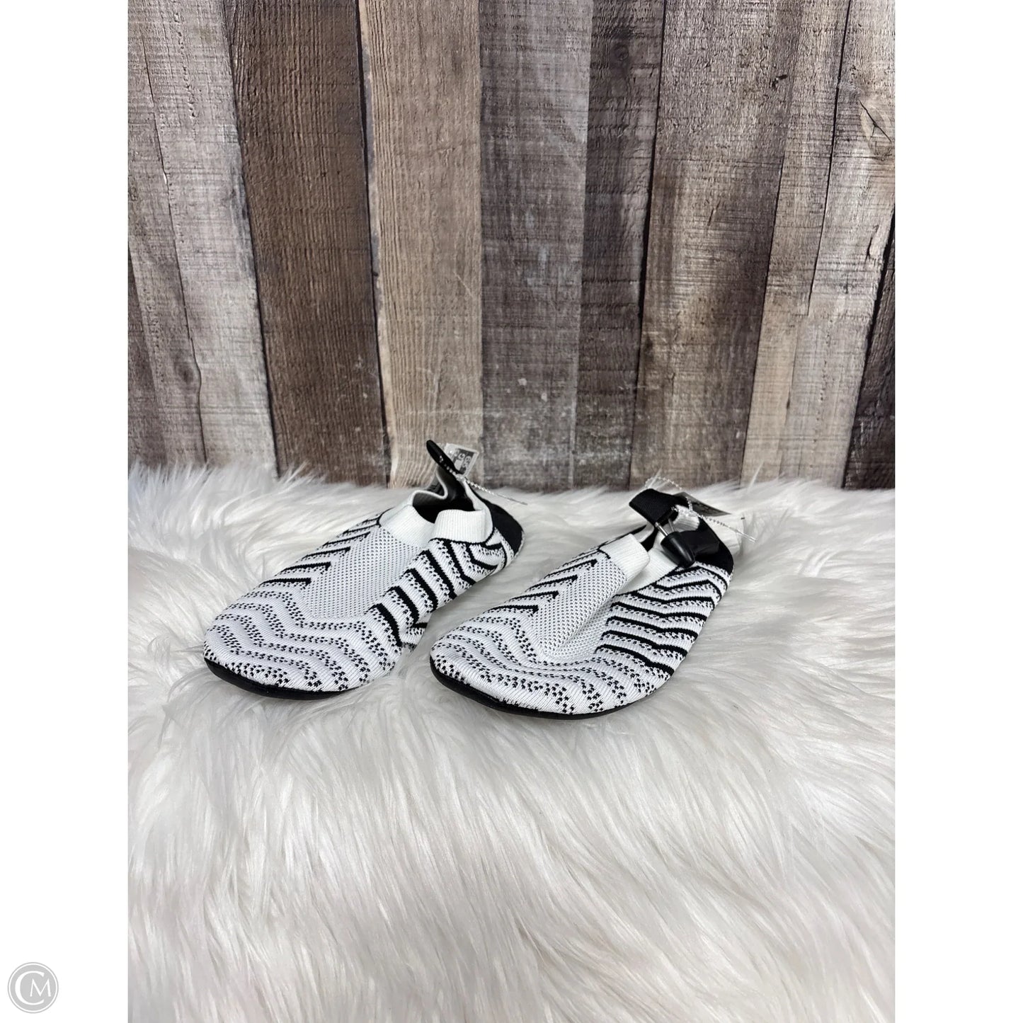 Slippers By Cmf In Black & White, Size: 6