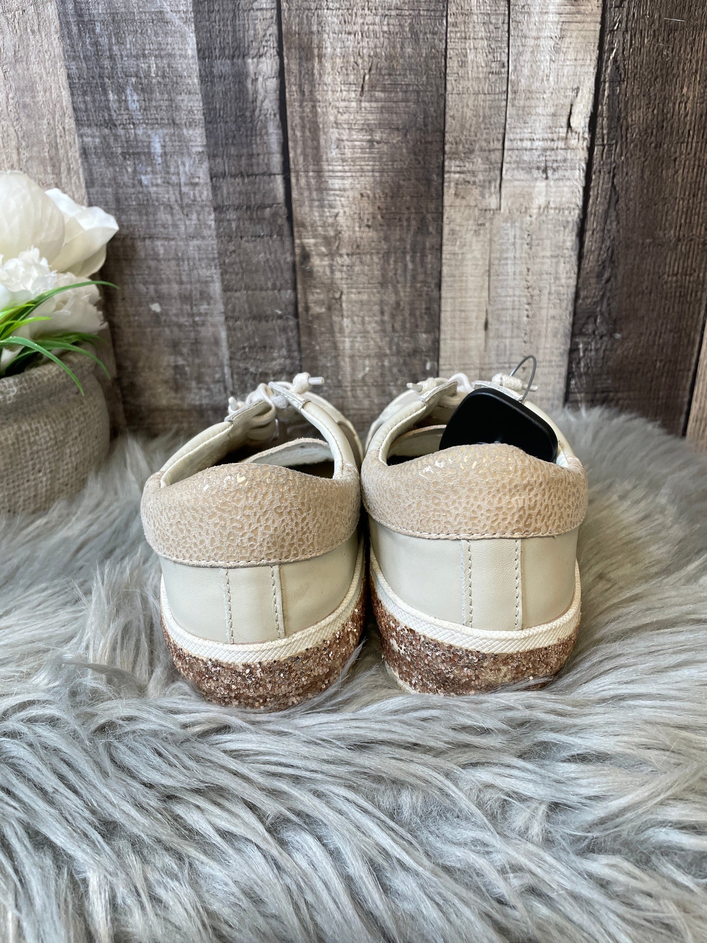 Shoes Sneakers By Dolce Vita Size: 7