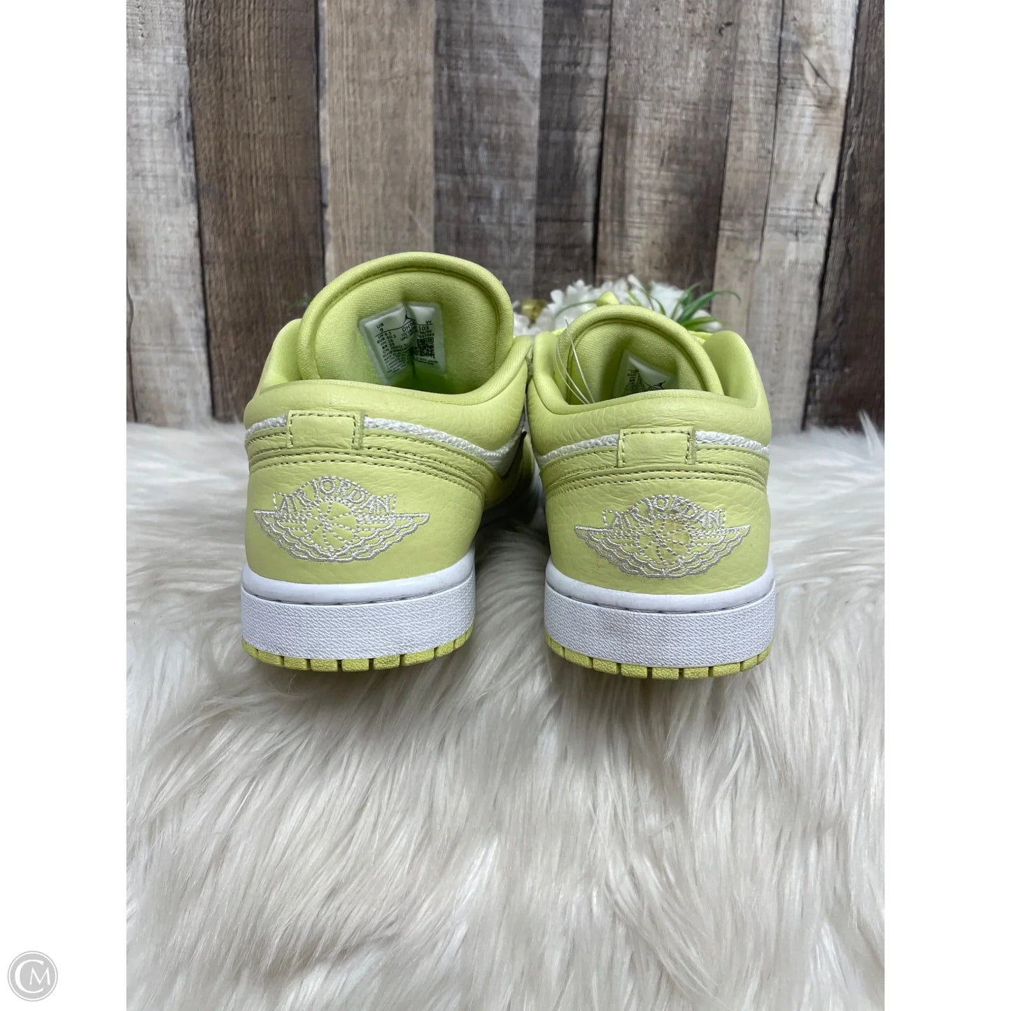 Shoes Luxury Designer By Jordan In Green, Size: 9