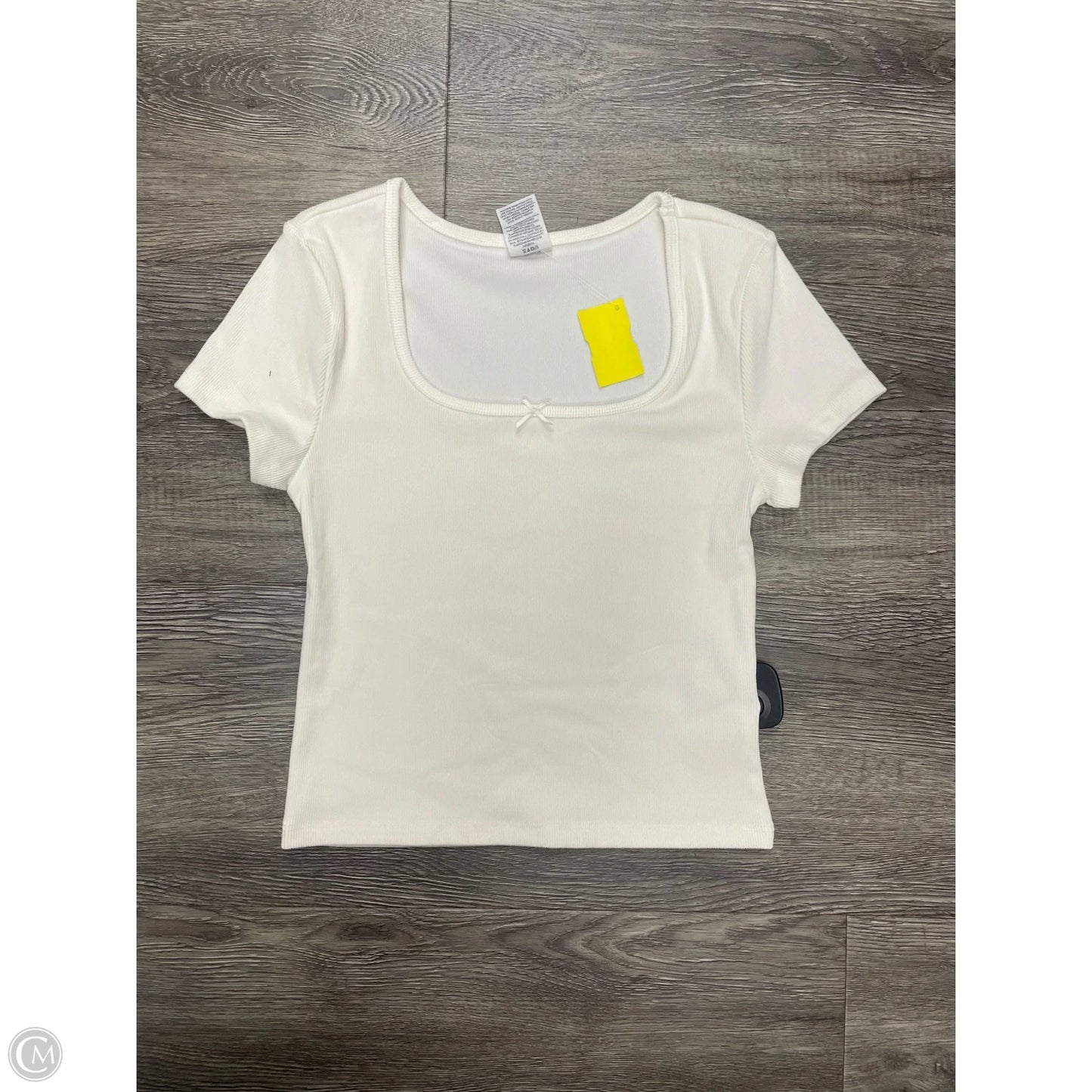Top Short Sleeve By No Boundaries In Ivory, Size: M