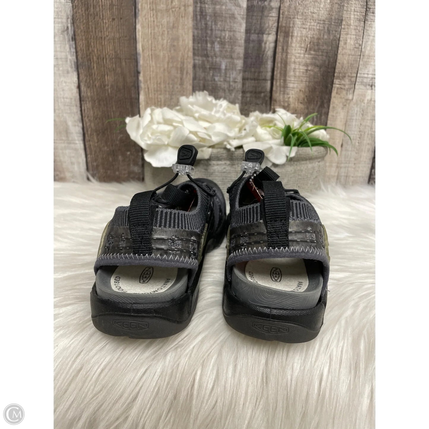 Shoes Flats By Keen In Grey, Size: 7