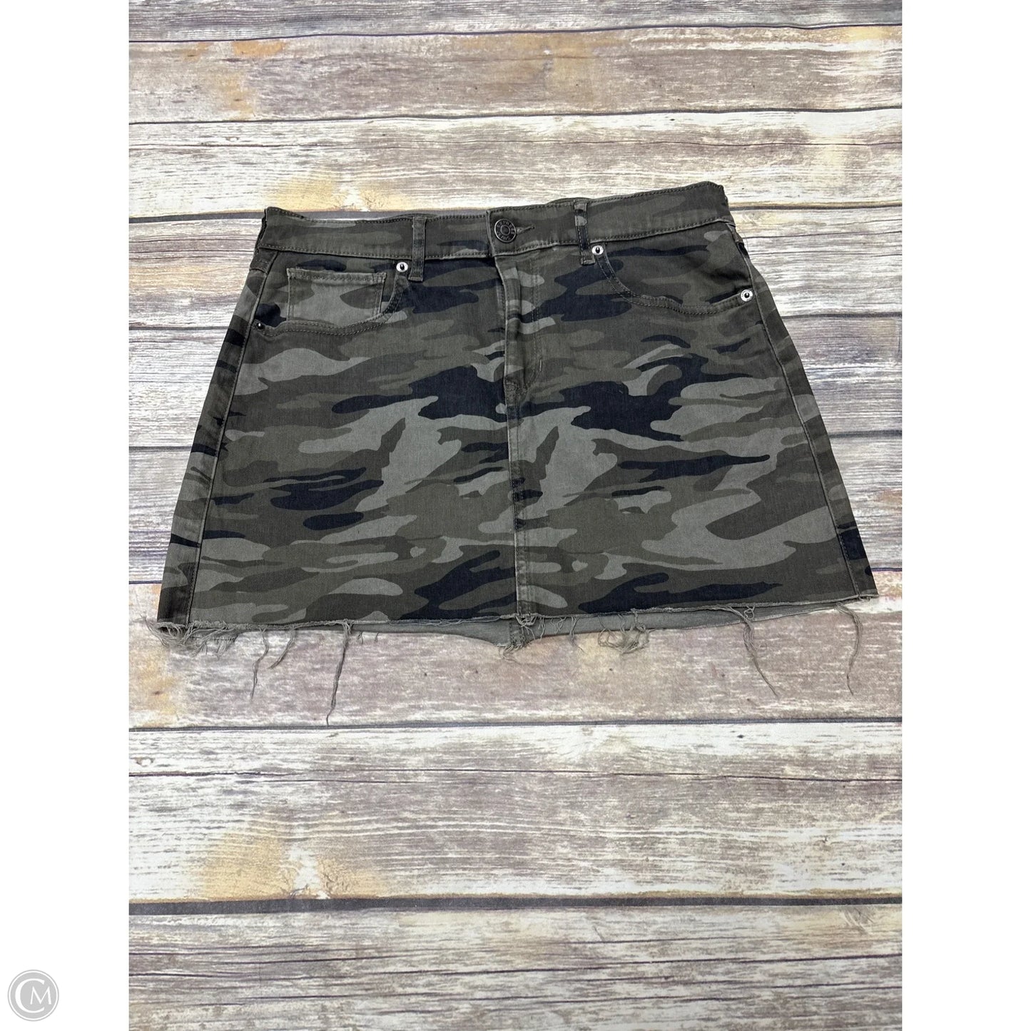 Shorts By Express In Camouflage Print, Size: 6