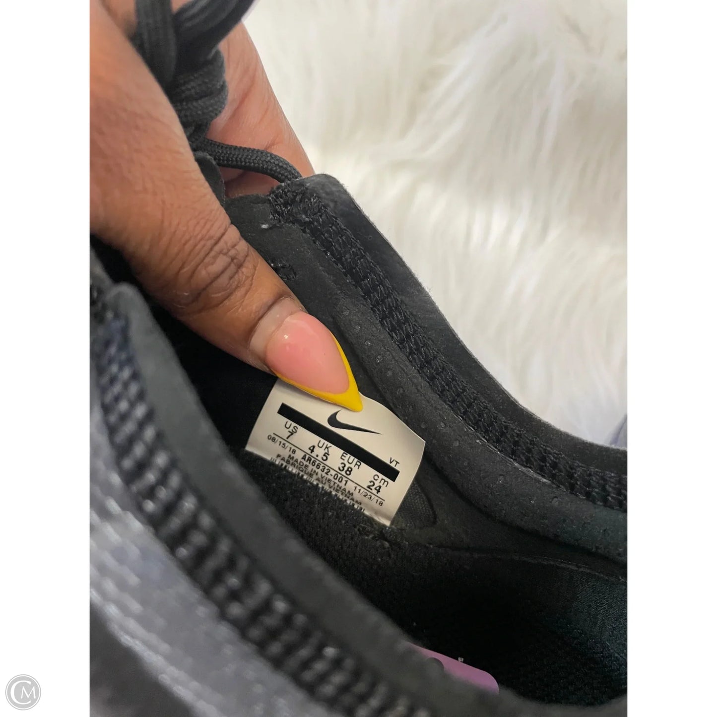 Shoes Sneakers By Nike In Grey, Size: 7