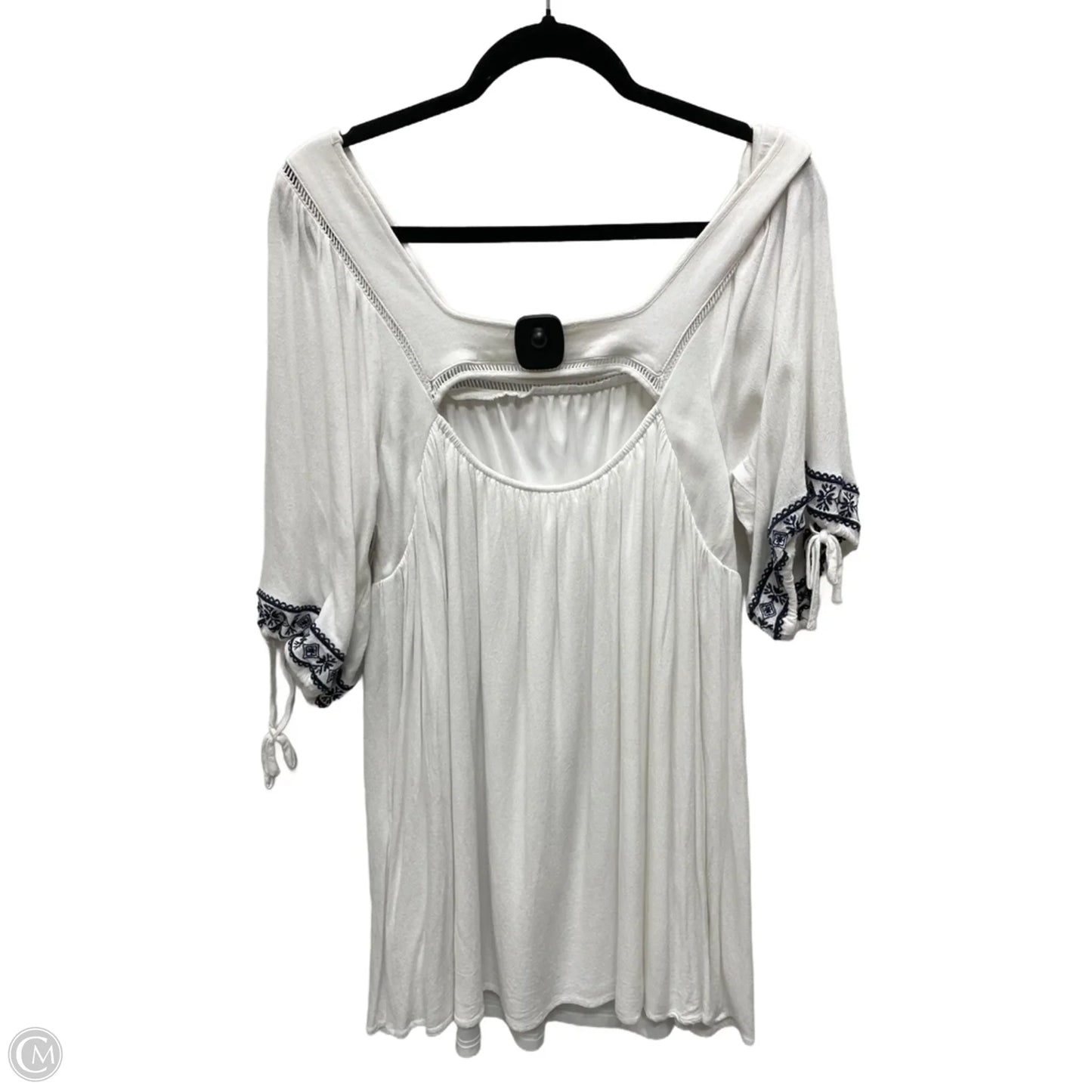 Dress Casual Short By Miami In White, Size: M