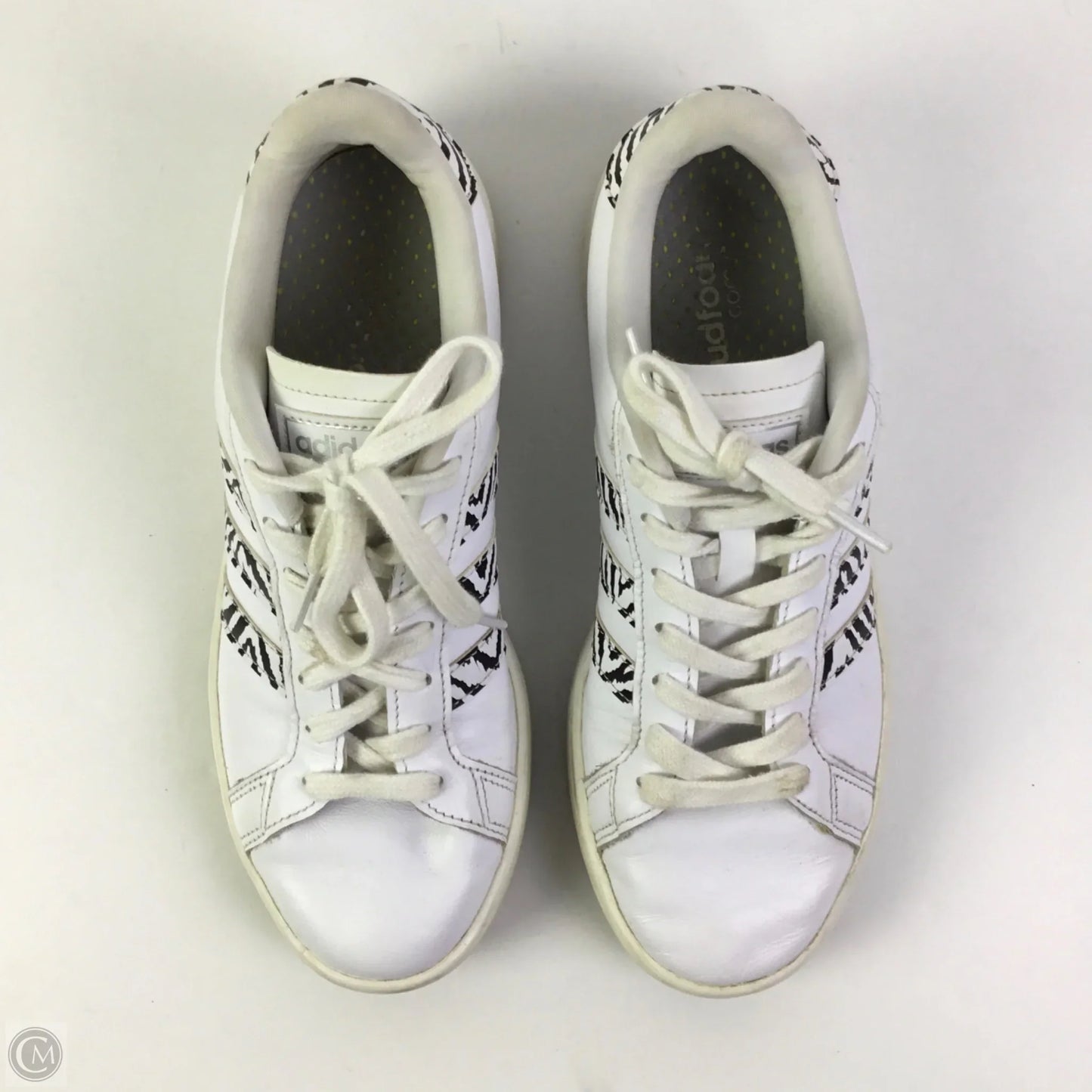 Shoes Sneakers By Adidas In White, Size: 9