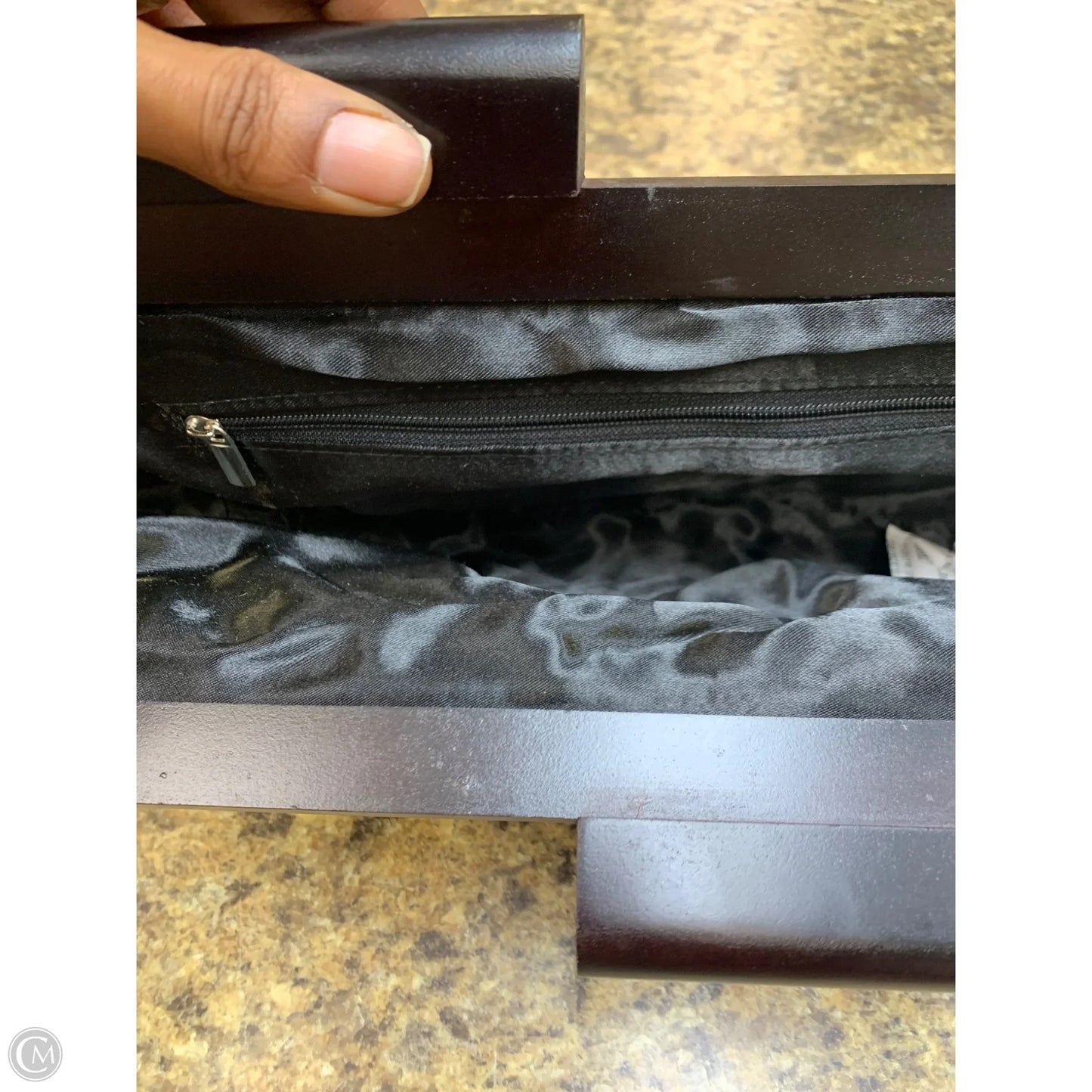 Clutch By Cmf, Size: Large