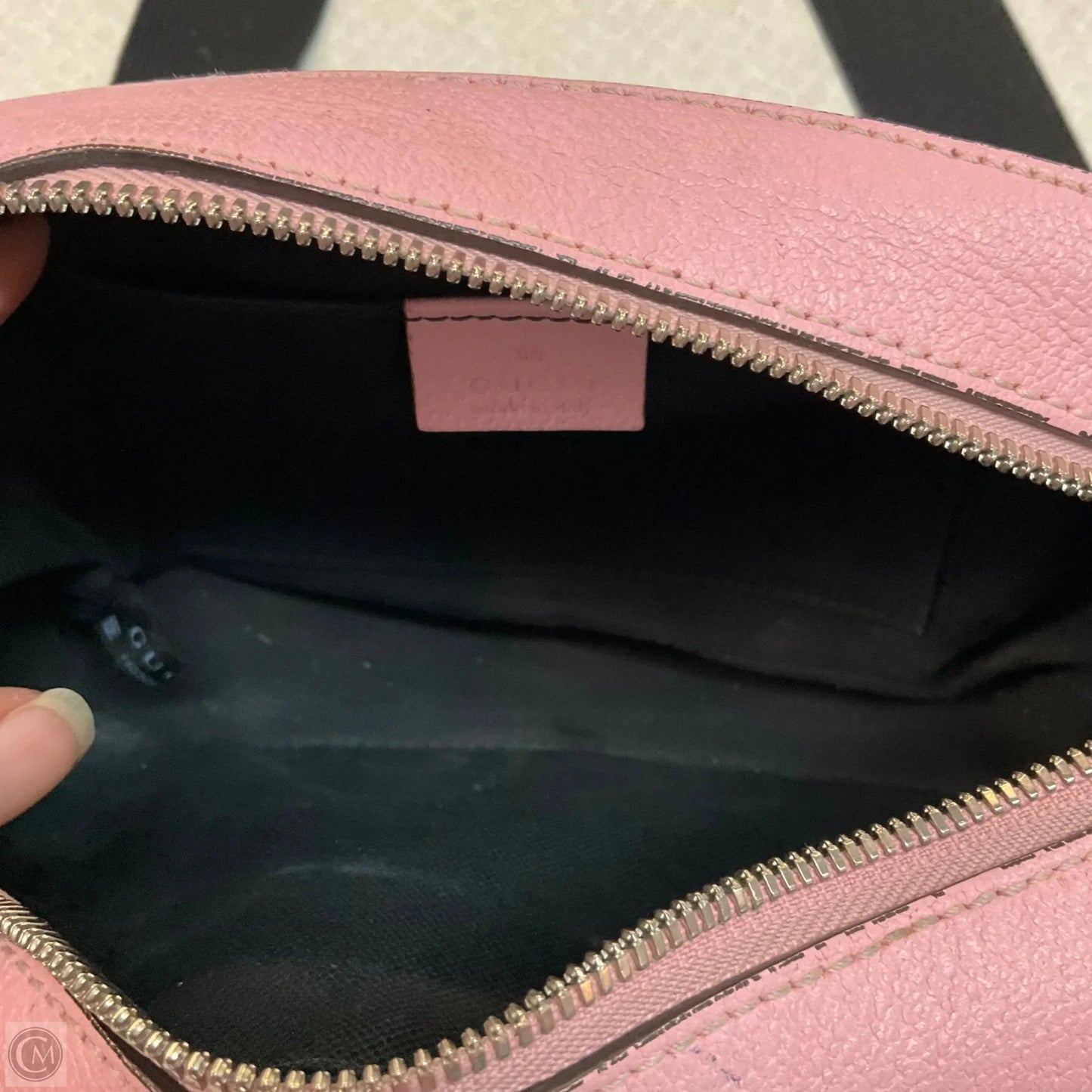 Crossbody Luxury Designer By Gucci, Size: Small