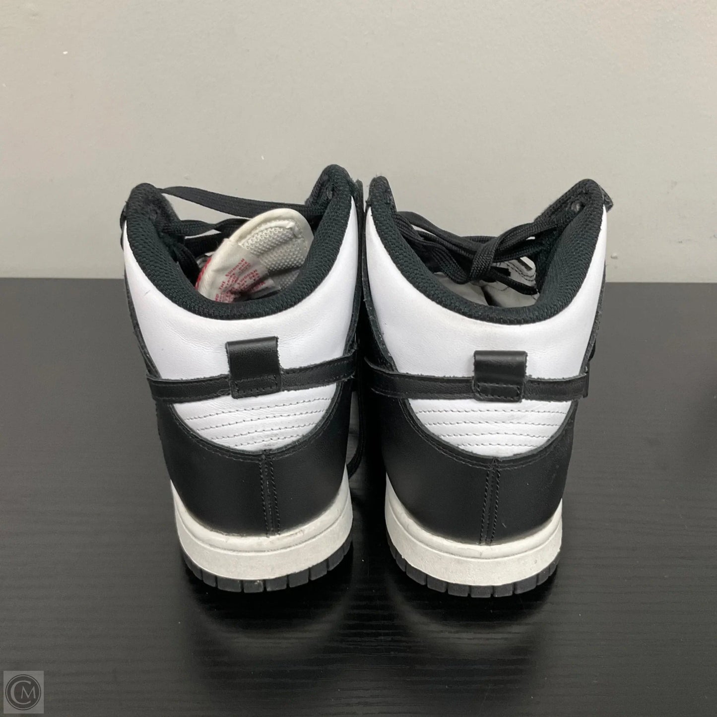 Shoes Sneakers By Nike In Black & White, Size: 6