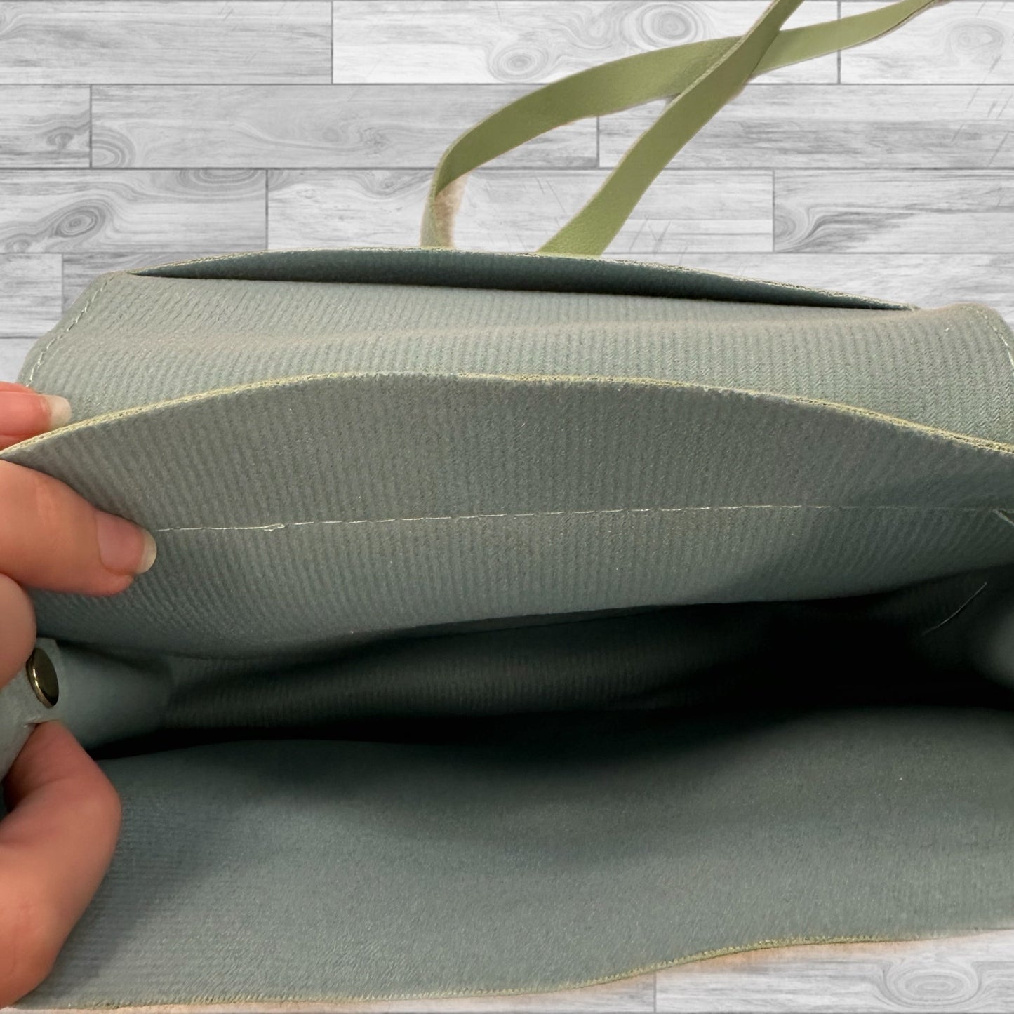 Crossbody Clothes Mentor, Size Small