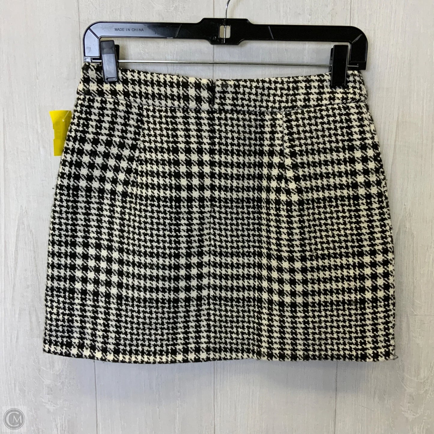 Skirt Mini & Short By Commense In Black & White, Size: S