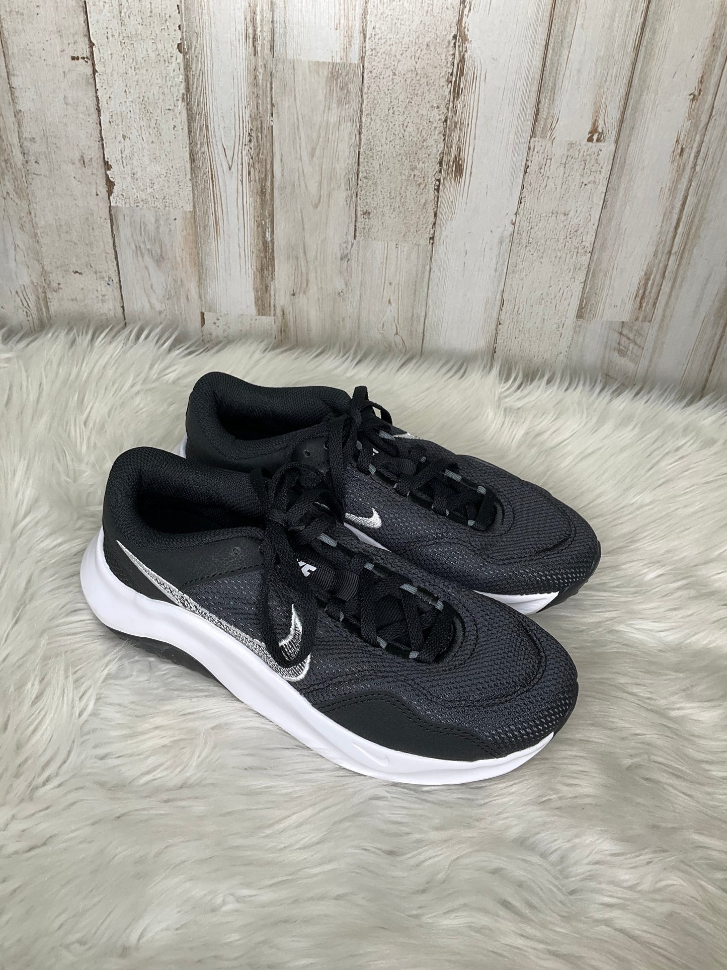 Shoes Athletic By Nike Size: 5