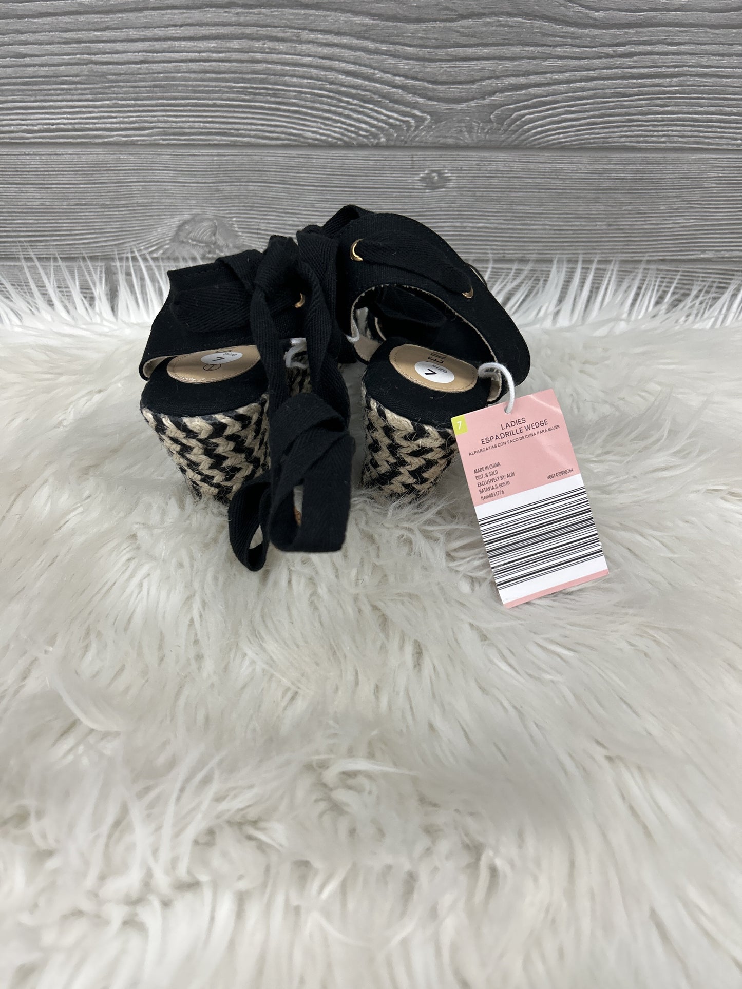 Shoes Heels Wedge By Serra Size: 7