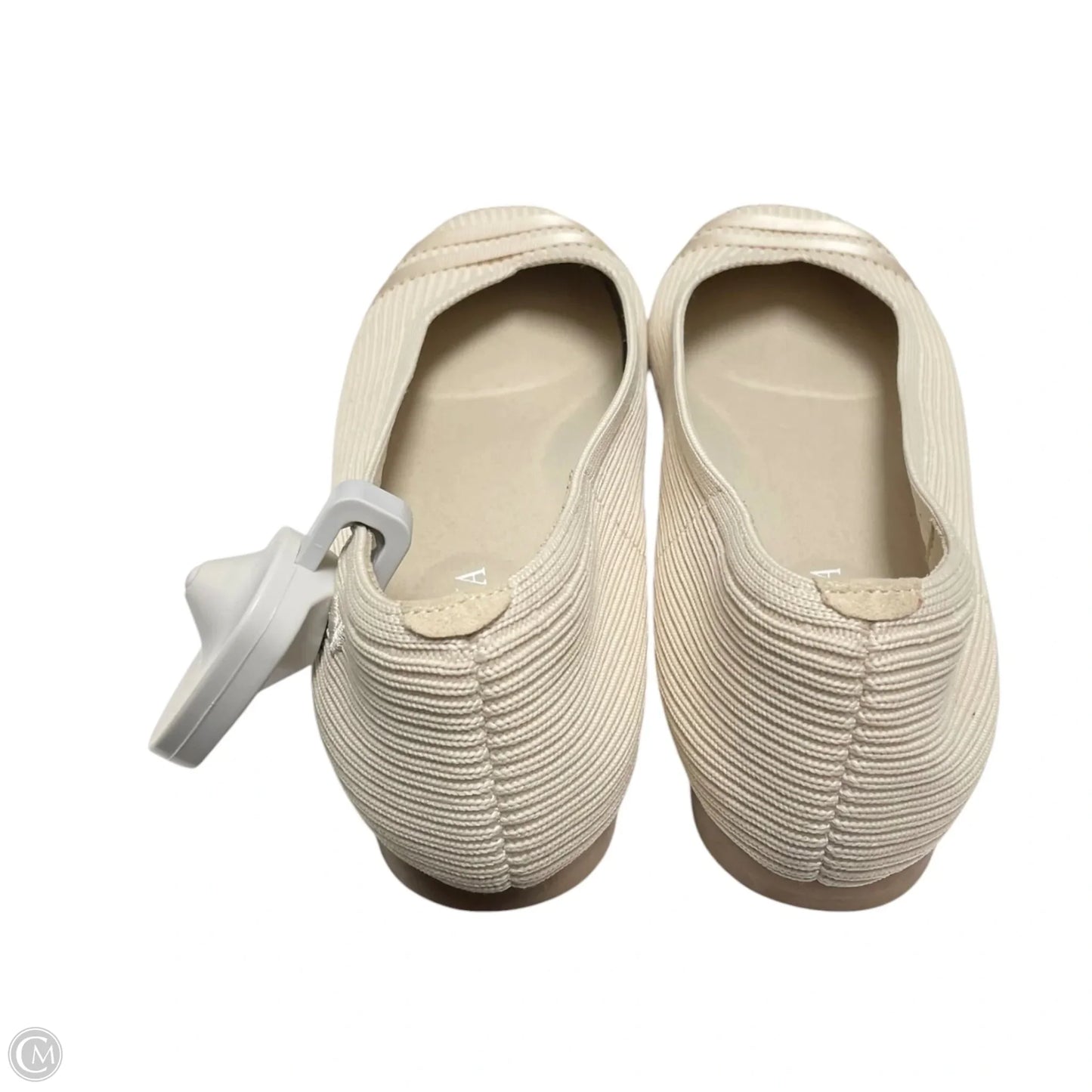 Shoes Flats By Vivaia In Gold, Size: 6.5