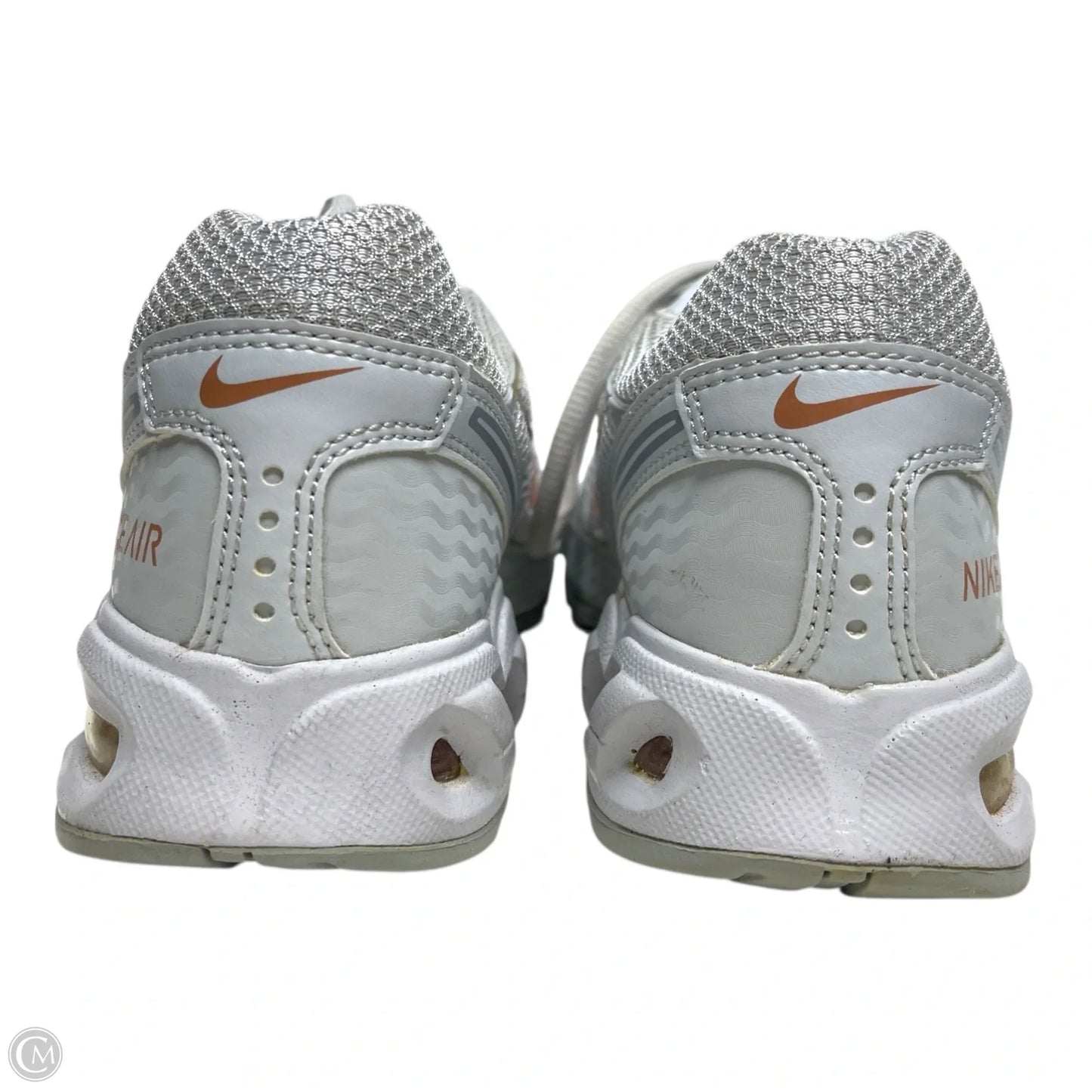 Shoes Sneakers By Nike In White, Size: 6.5