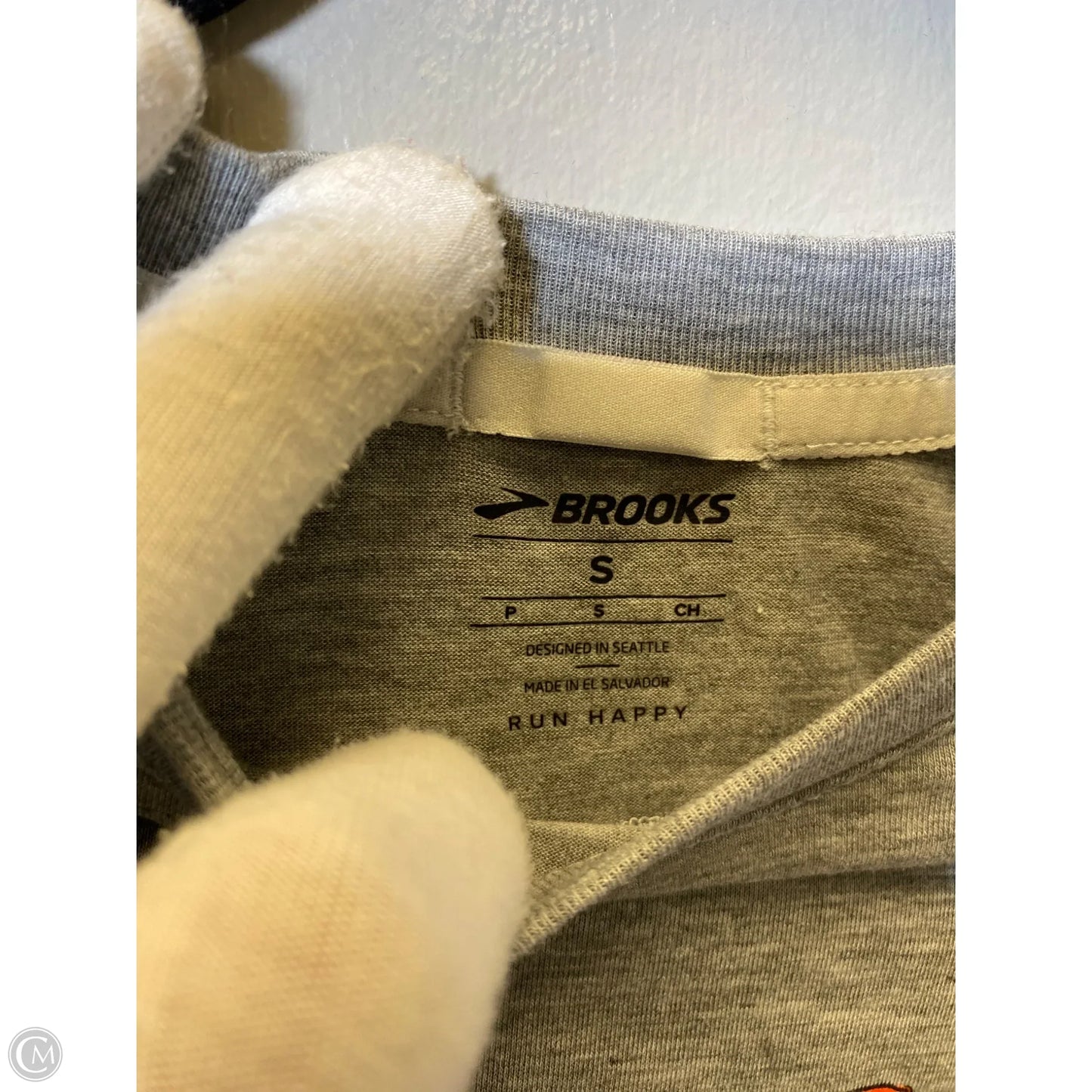 Top Long Sleeve By Brooks In Grey, Size: S