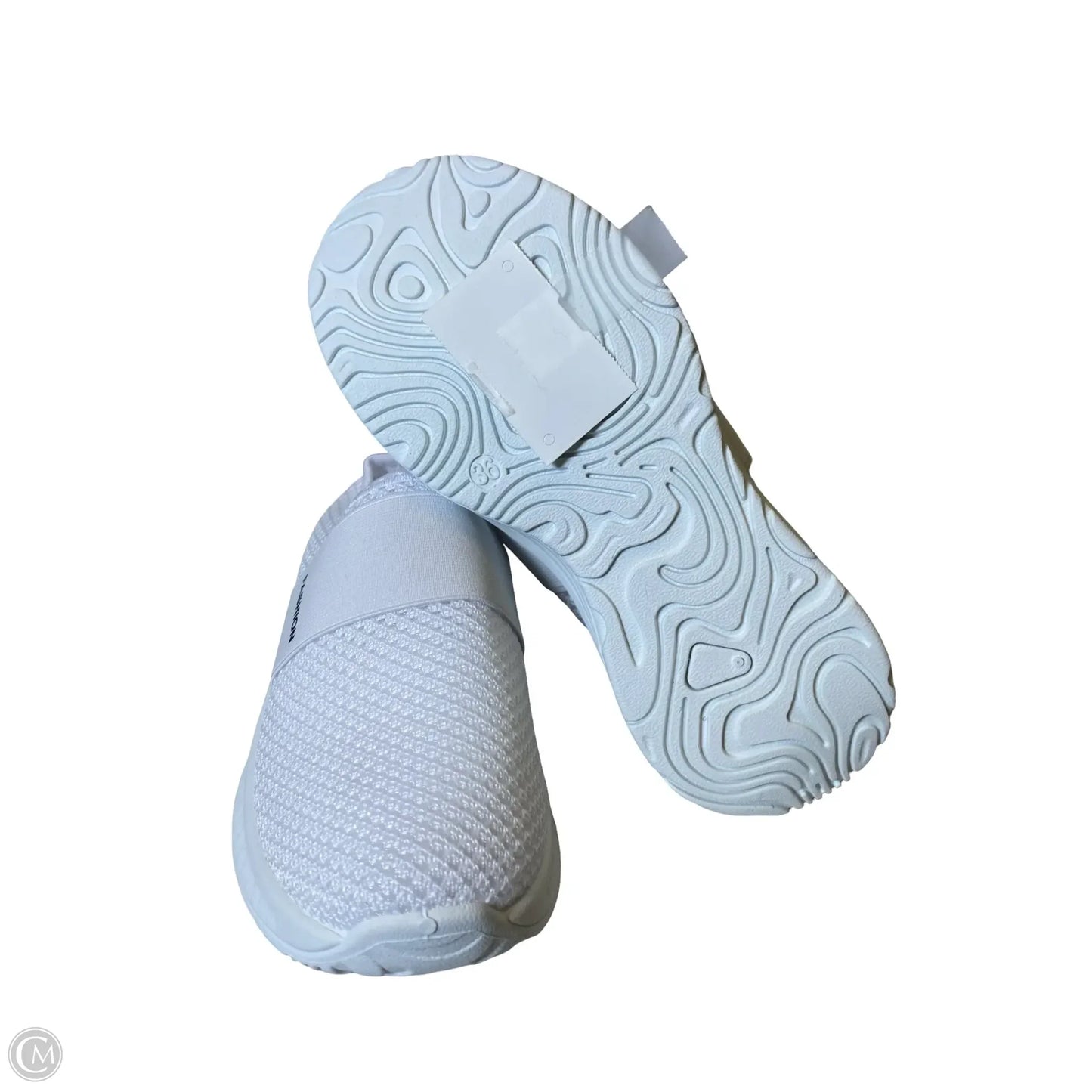 Shoes Sneakers By Clothes Mentor In White, Size: 5.5