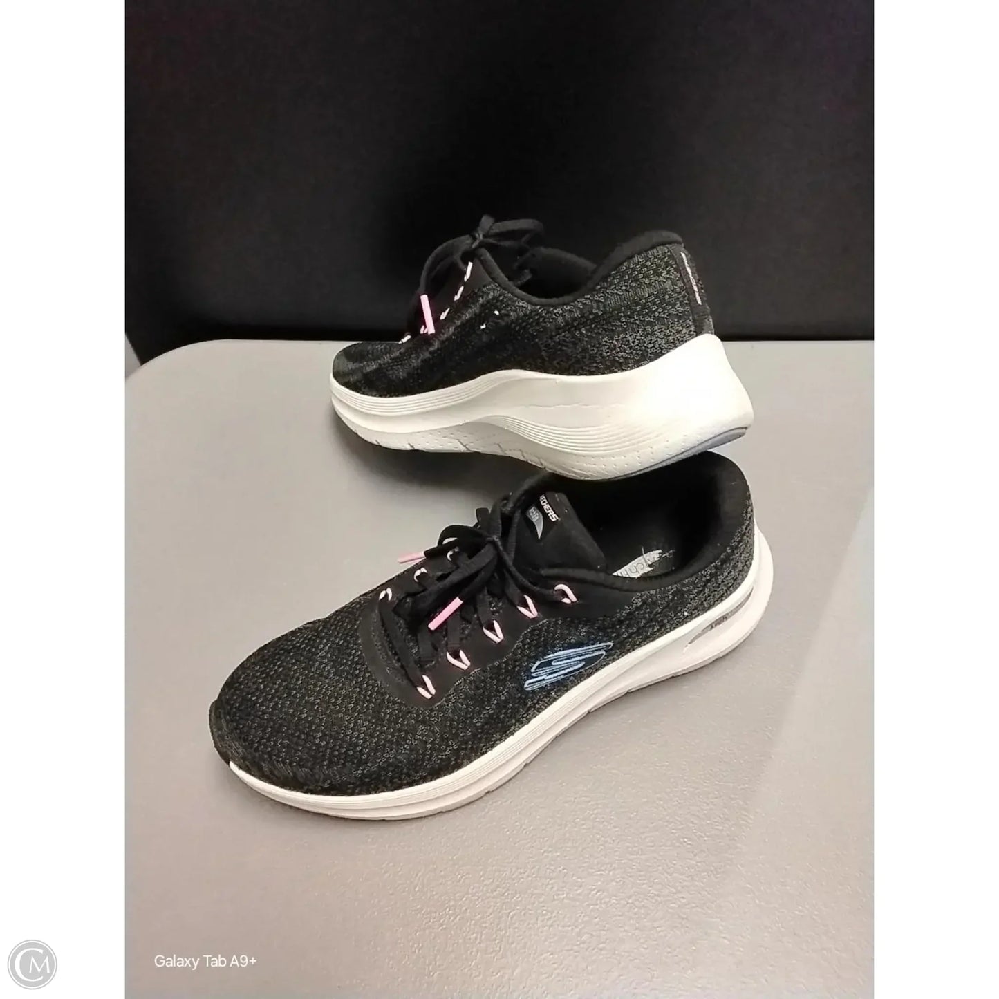 Shoes Athletic By Skechers In Black, Size: 9.5