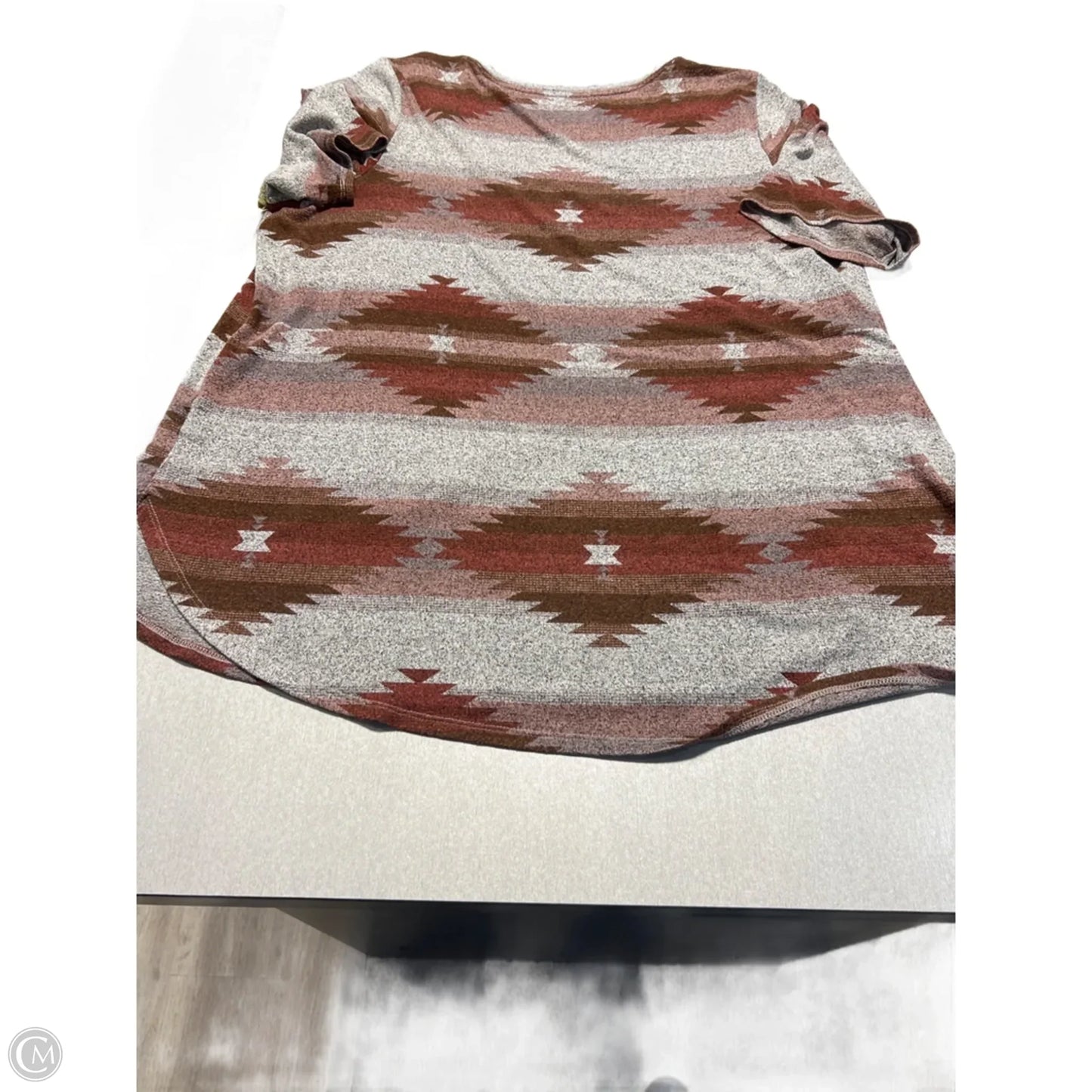 Top Short Sleeve By Maurices In Grey, Size: 2x