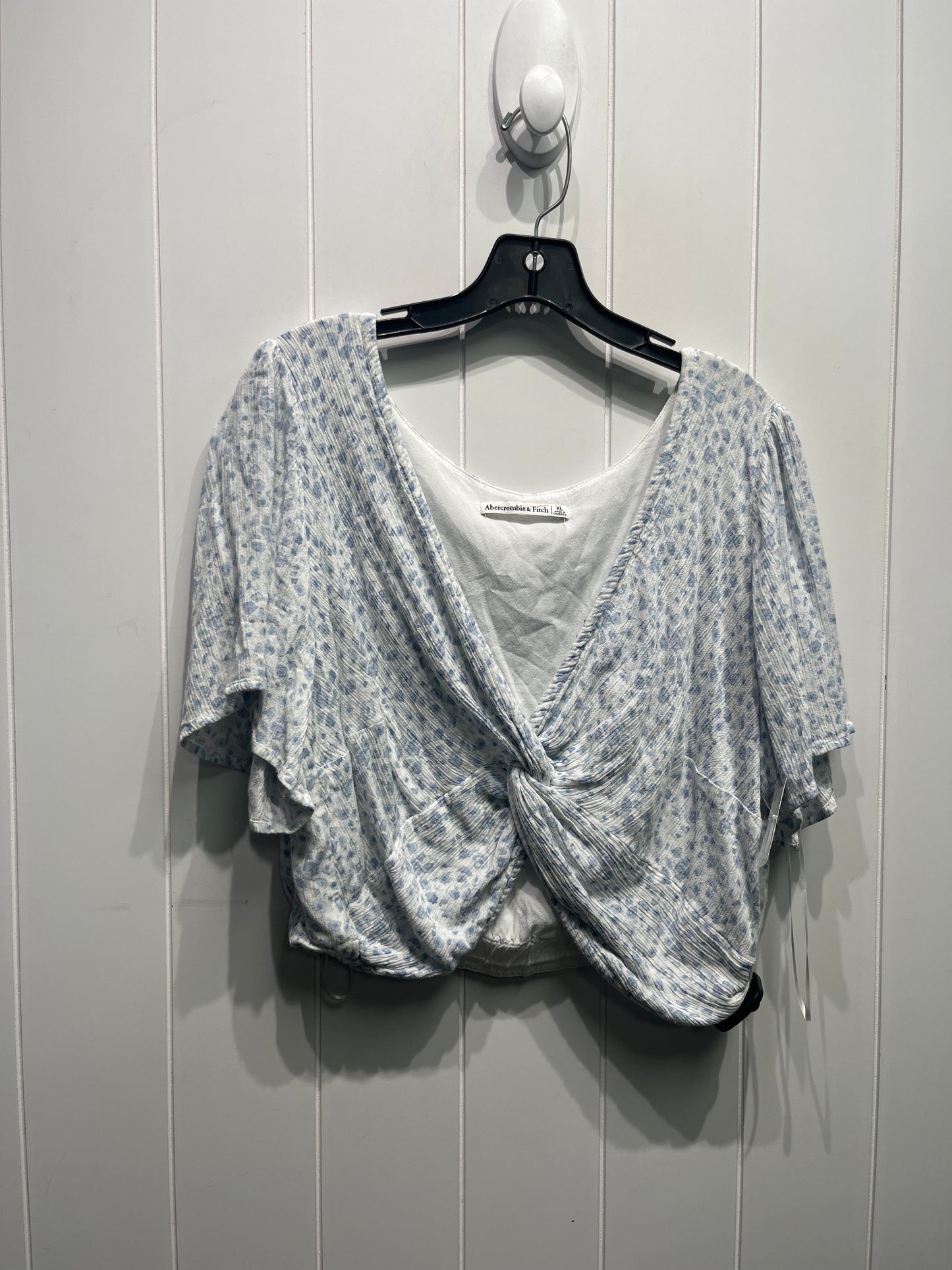 Top Short Sleeve By Abercrombie And Fitch In Blue & White, Size: Xl