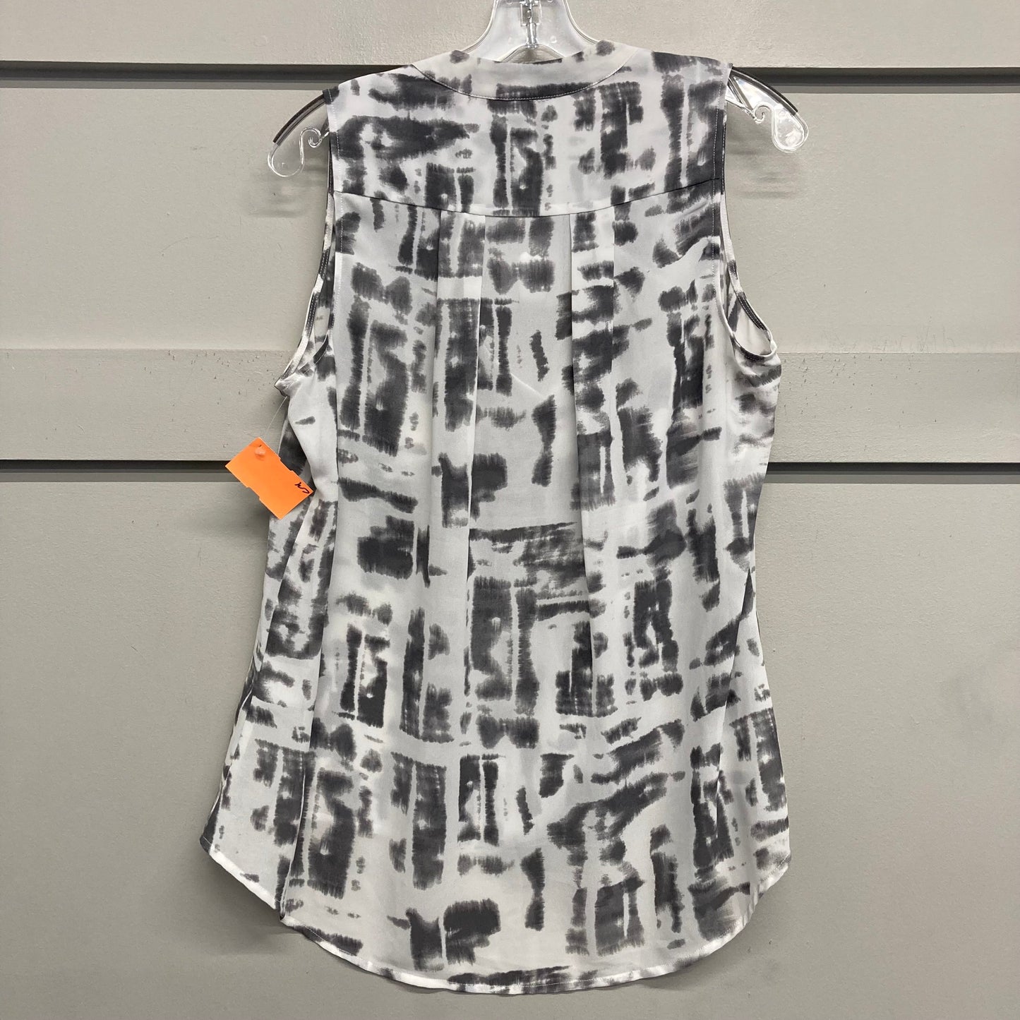 Top Sleeveless By Rose And Olive In Grey & White, Size:M