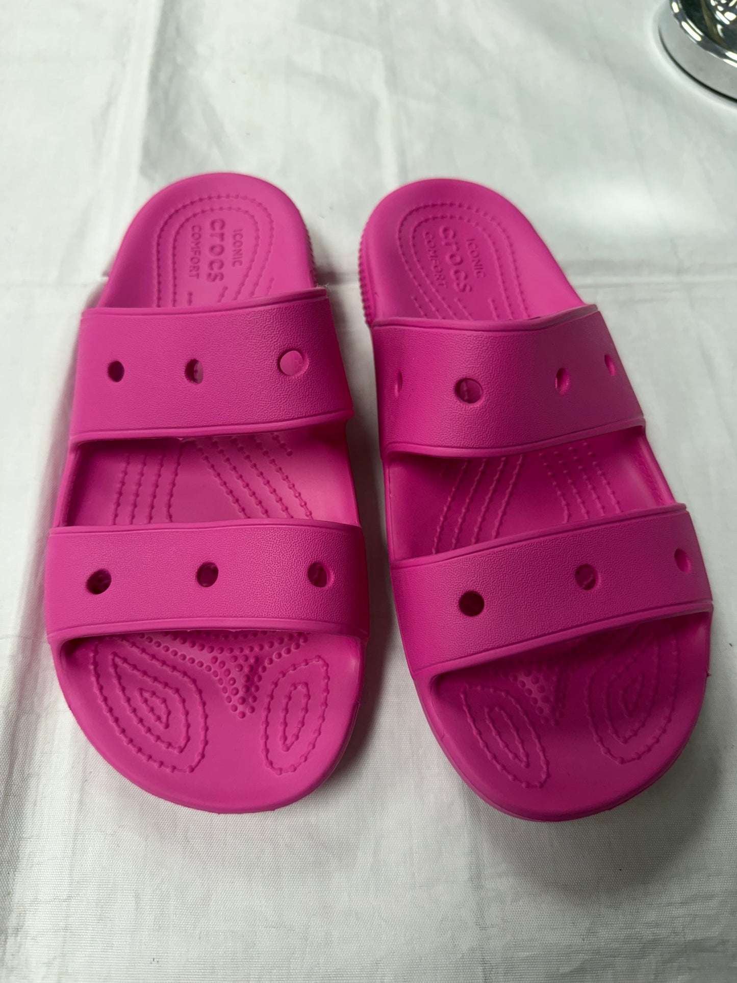 Sandals Flats By Crocs In Pink, Size:7