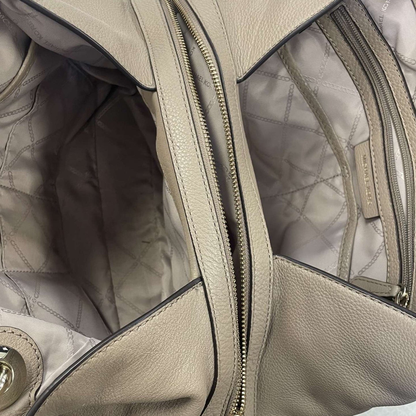 Handbag Designer By Michael Kors Size: Medium