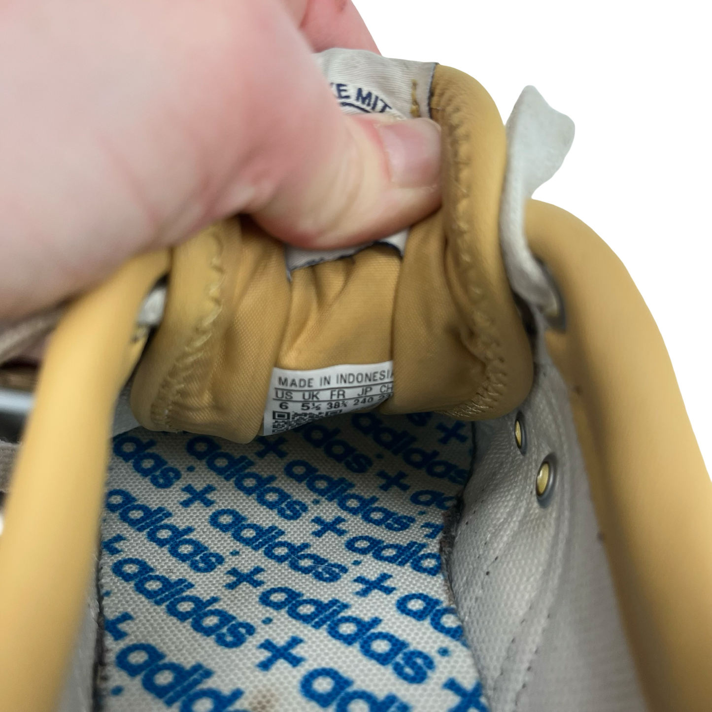 Shoes Sneakers By Clothes Mentor In Tan, Size:6