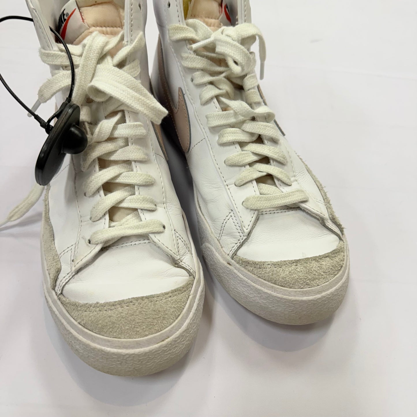 Shoes Sneakers By Nike In White, Size: 9.5