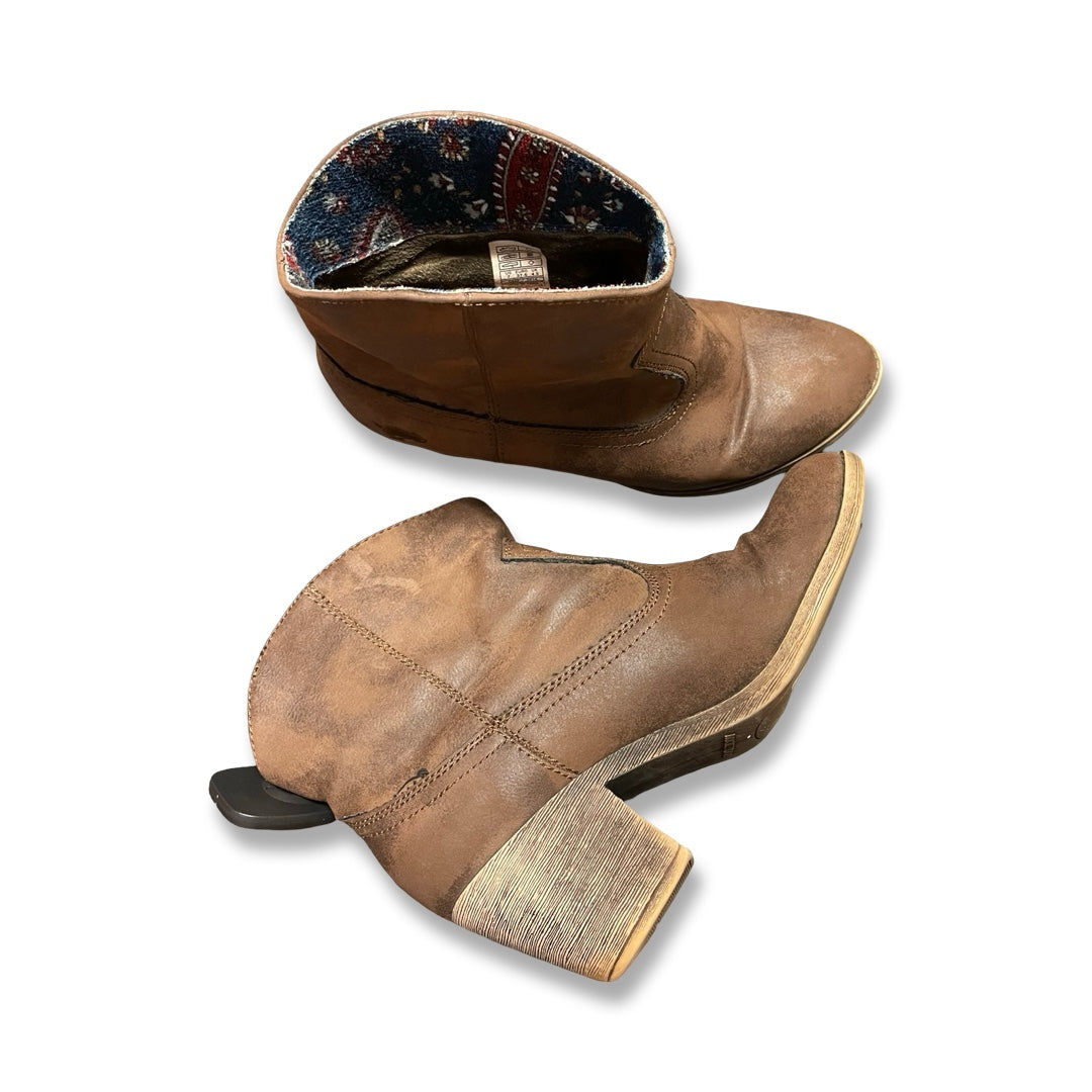 Boots Ankle Heels By Rocket Dogs In Brown, Size:7