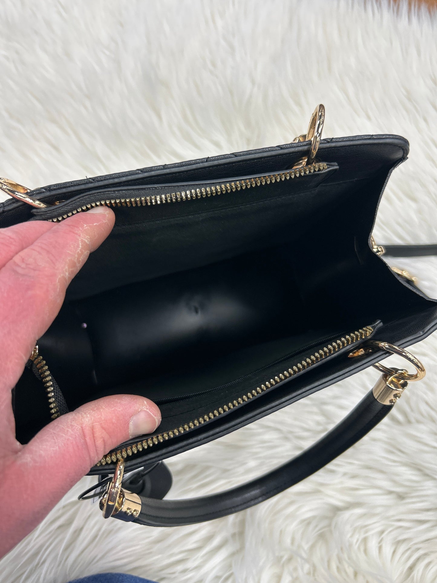 Handbag By Clothes Mentor In Black, Size:Medium