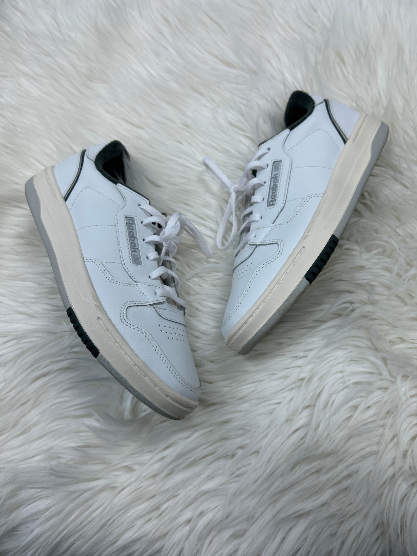 Shoes Sneakers By Reebok In Cream & Grey, Size:9