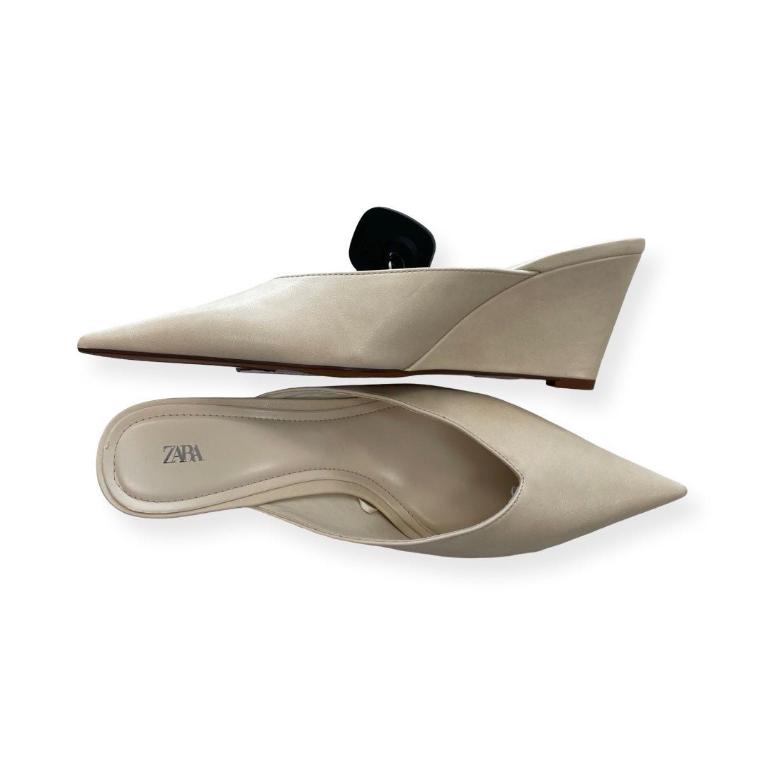 Shoes Heels Wedge By Zara In Cream, Size:7.5