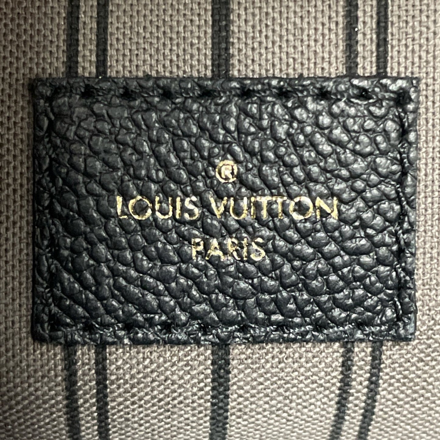 Crossbody Luxury Designer By Louis Vuitton, Size: Medium
