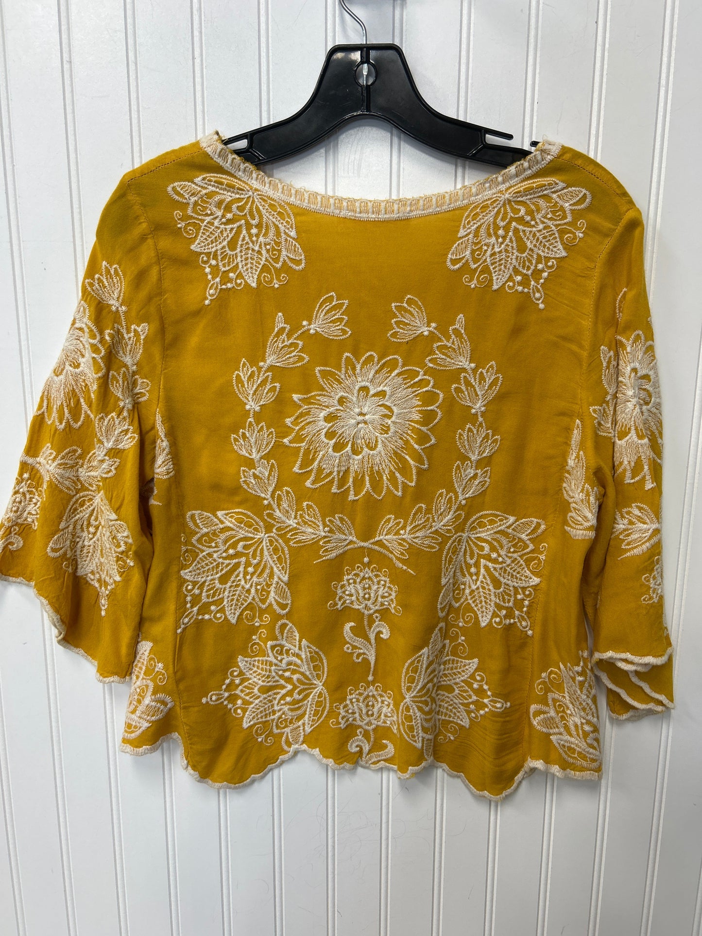 Top 3/4 Sleeve By Solitaire In Yellow, Size:M