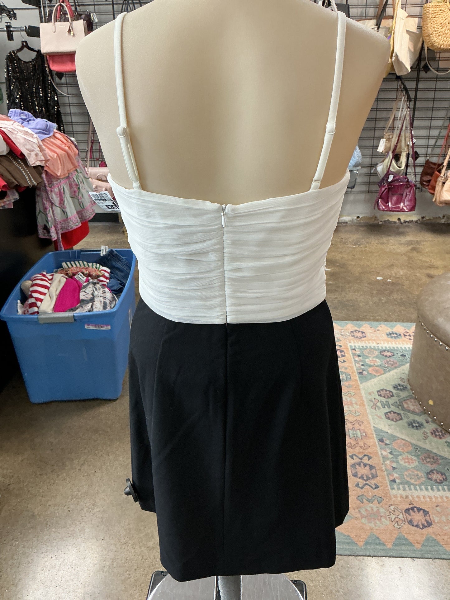 Dress Casual Short By French Connection In Black & White, Size:4