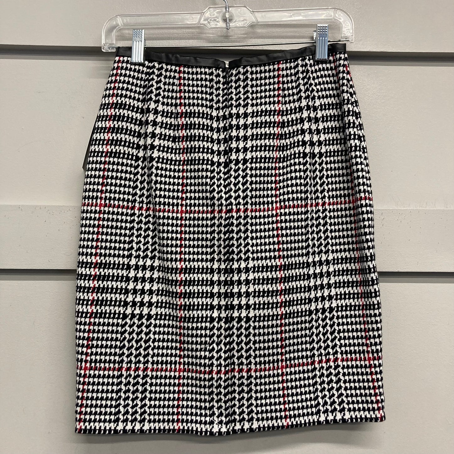 Skirt Mini & Short By Talbots In Black & White, Size:0P
