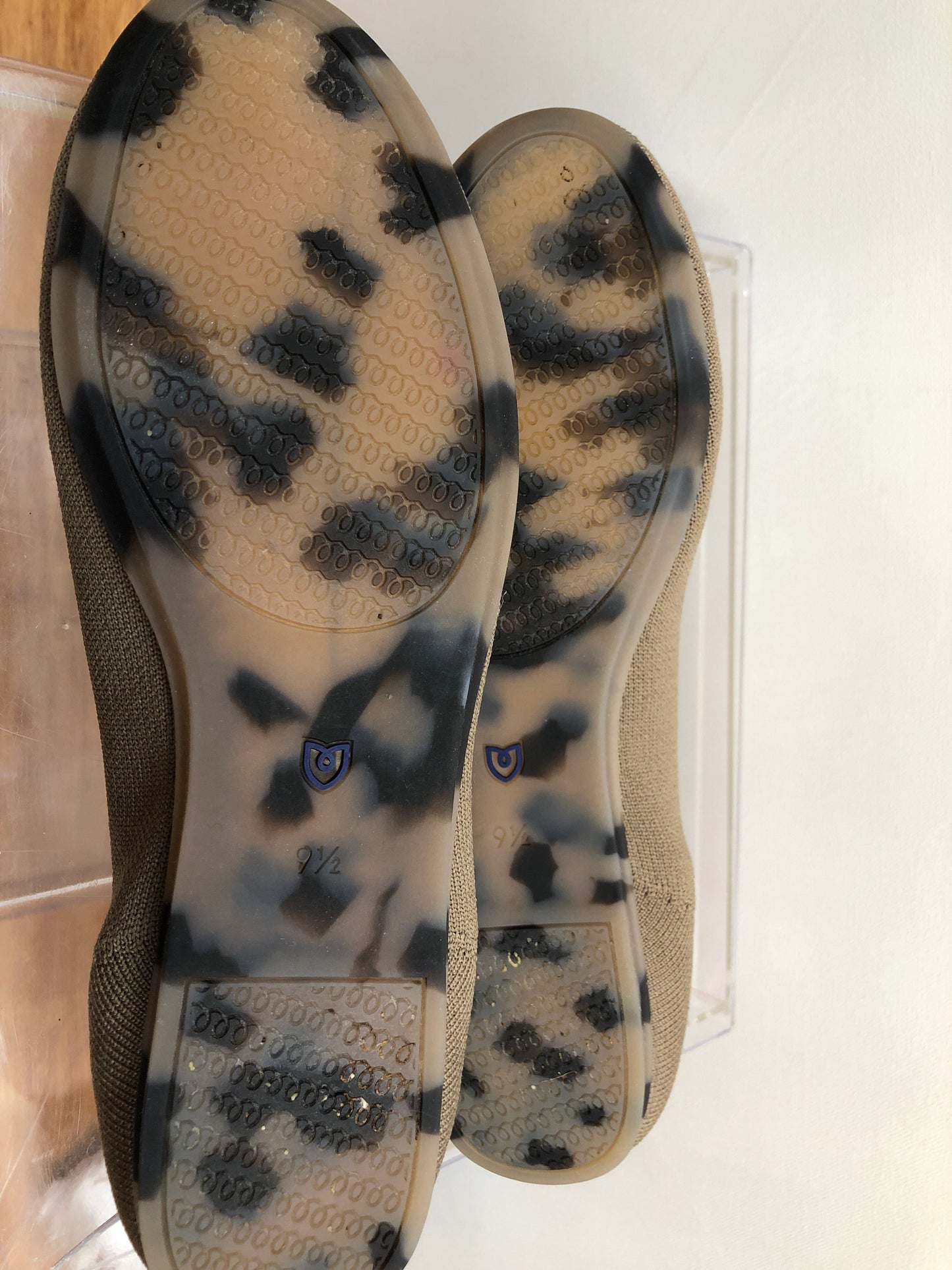 Shoes Flats By Rothys In Brown, Size: 9.5