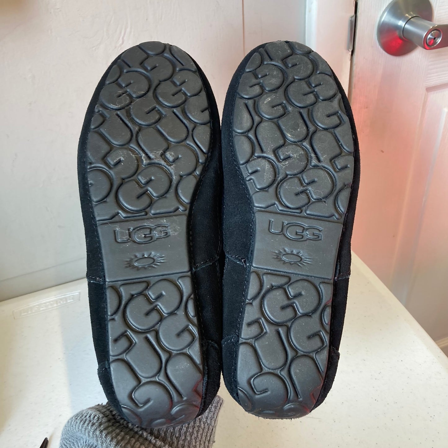 Slippers Designer By Ugg In Black, Size:7