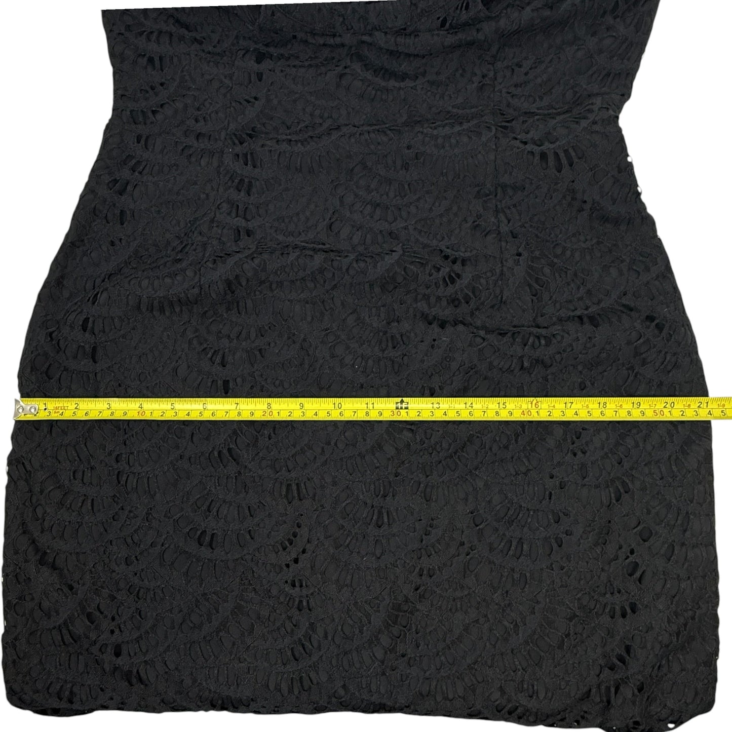 Kenna Lace Sheath Dress Designer By Lilly Pulitzer In Onyx Scalloped Fan Lace, Size: M ESTIMATED