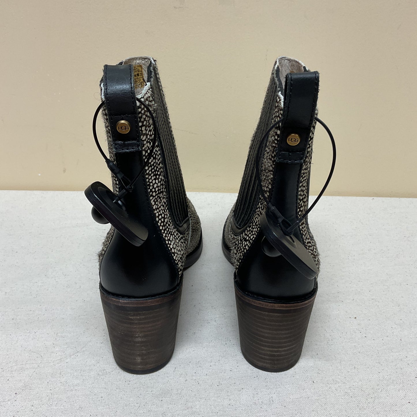 Boots Designer By Ugg In Animal Print, Size:7.5